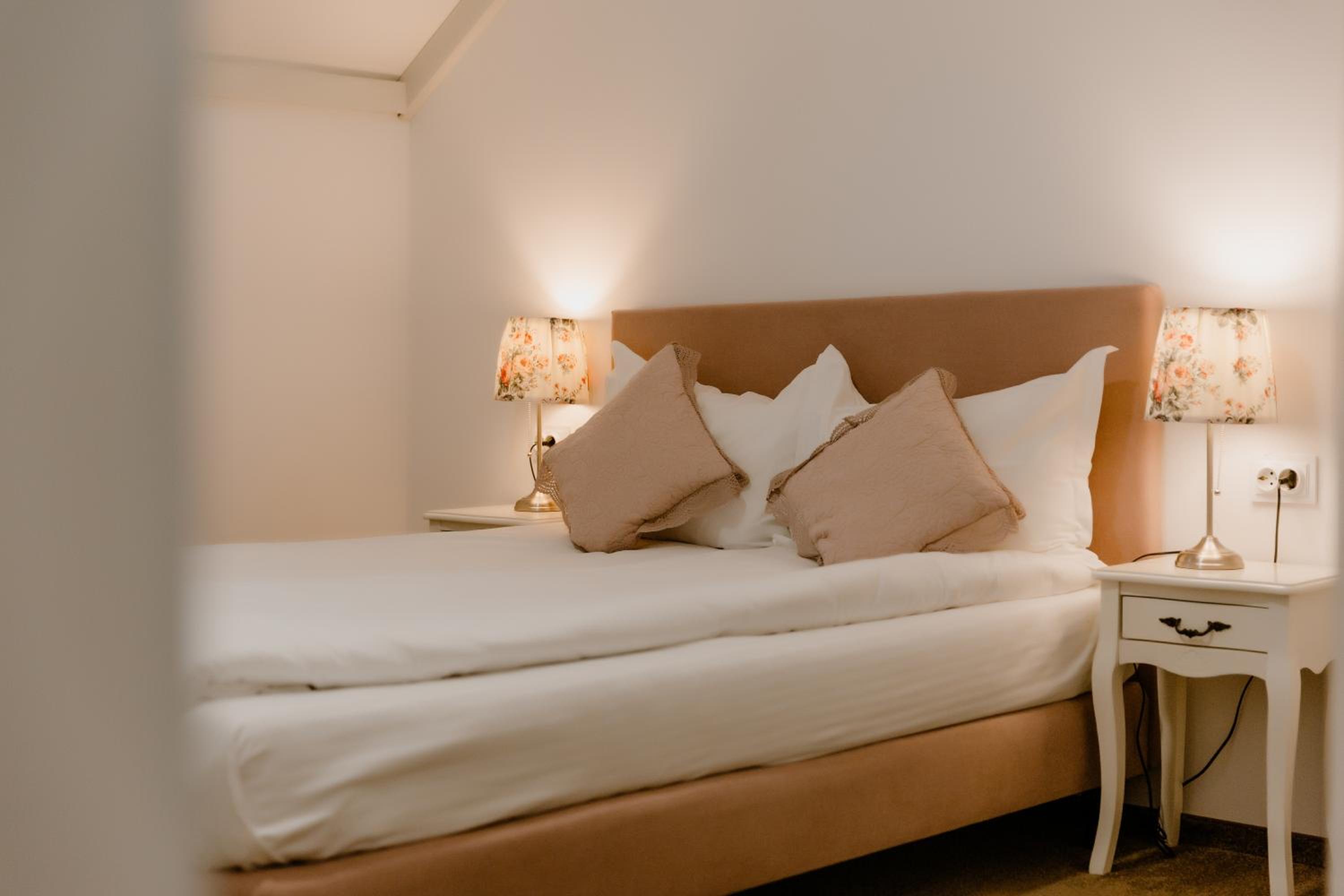 Standard Double Room - Photo 2