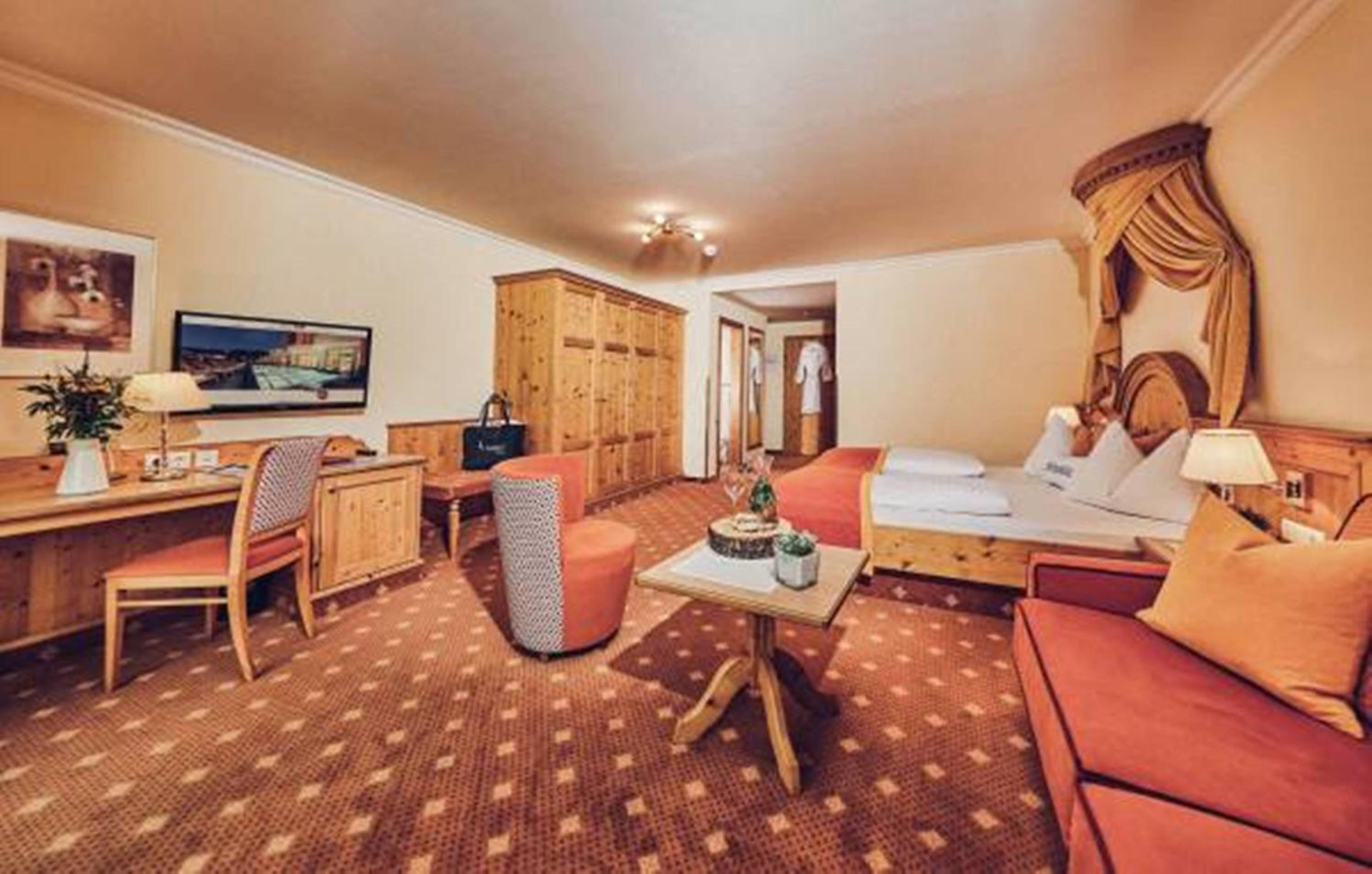 Deluxe Double Room with Mountain View - Photo 3