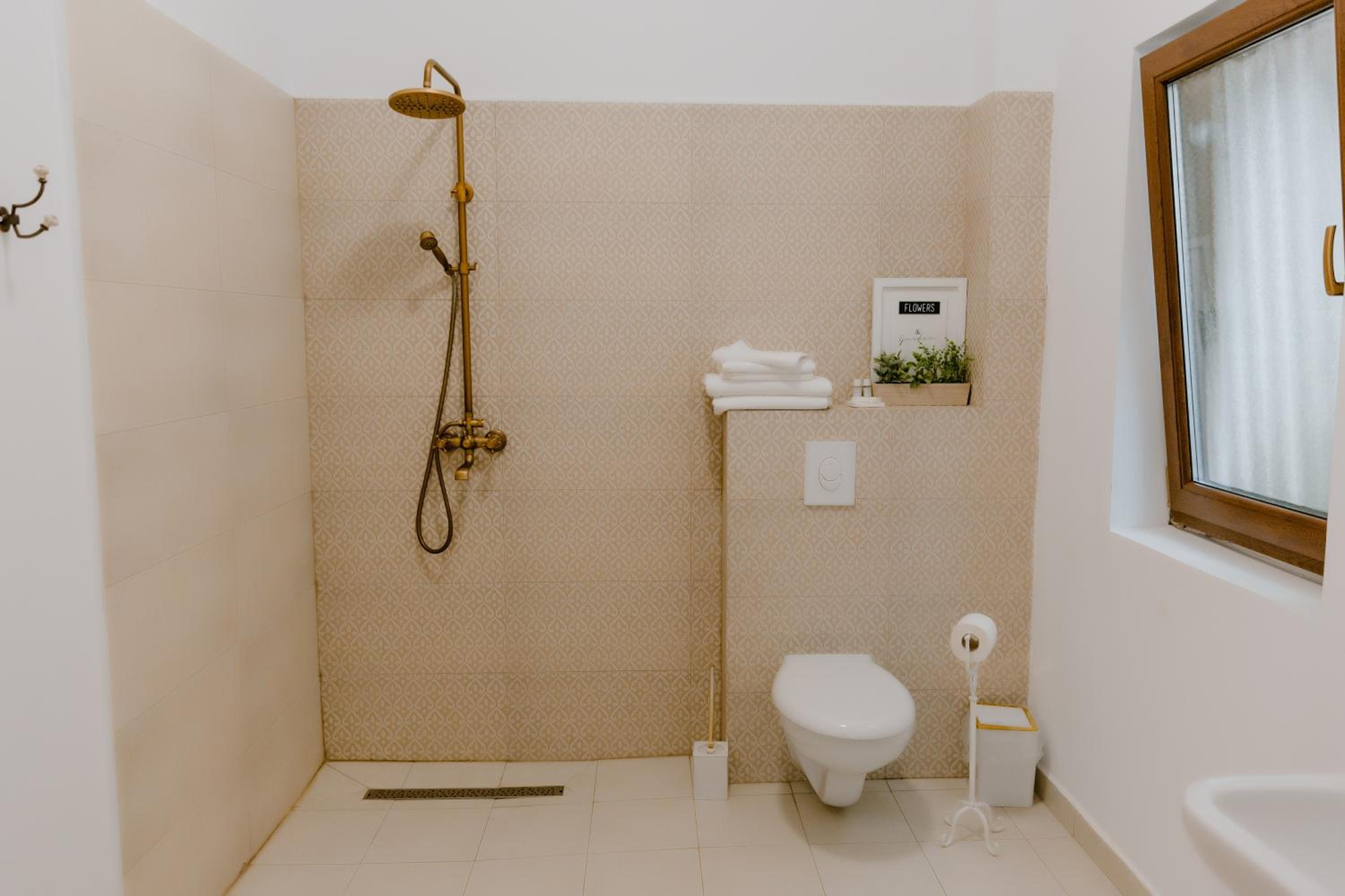 King Room - Disability Access - Photo 3