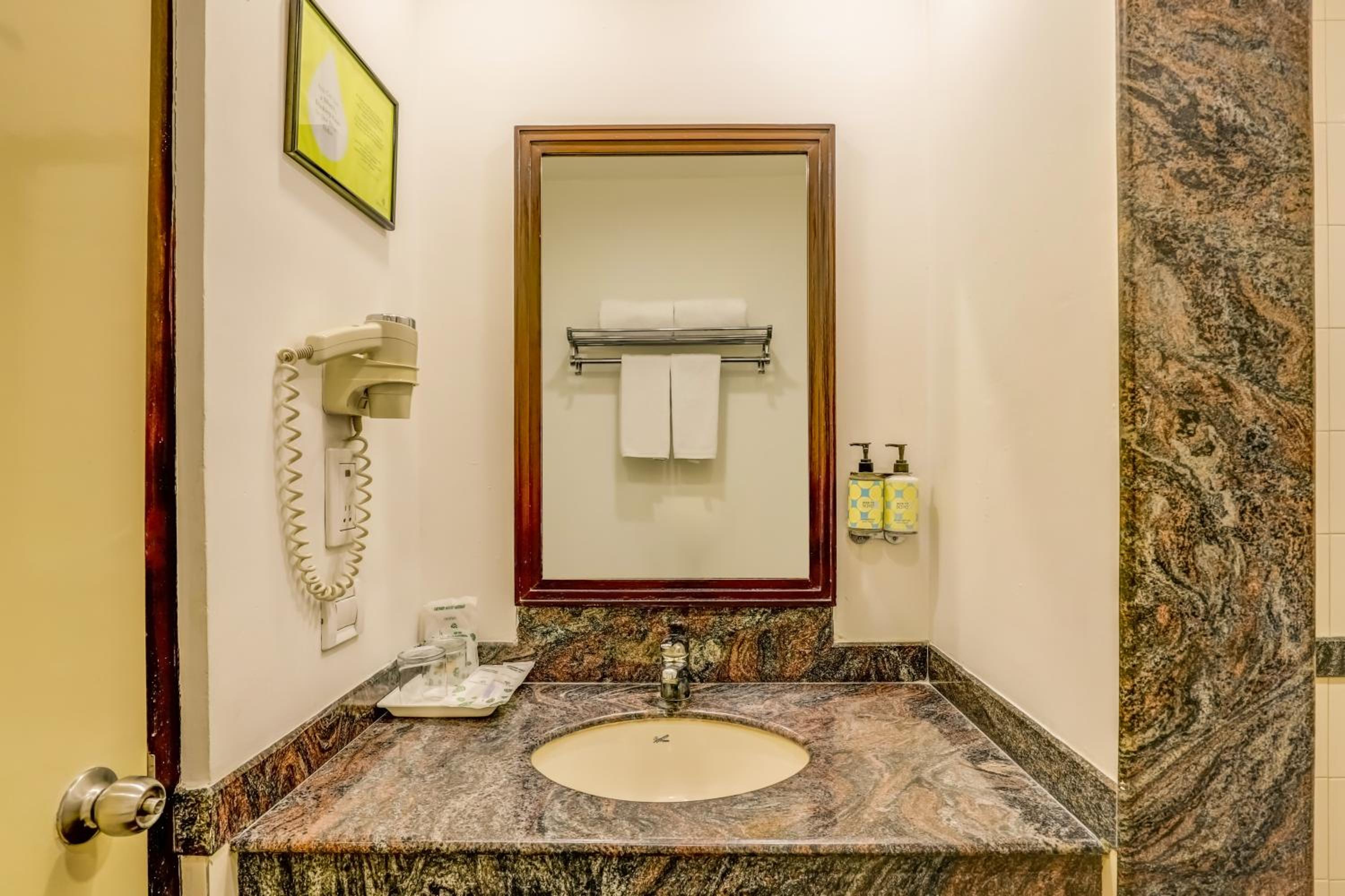 Superior Queen Room - Photo 3