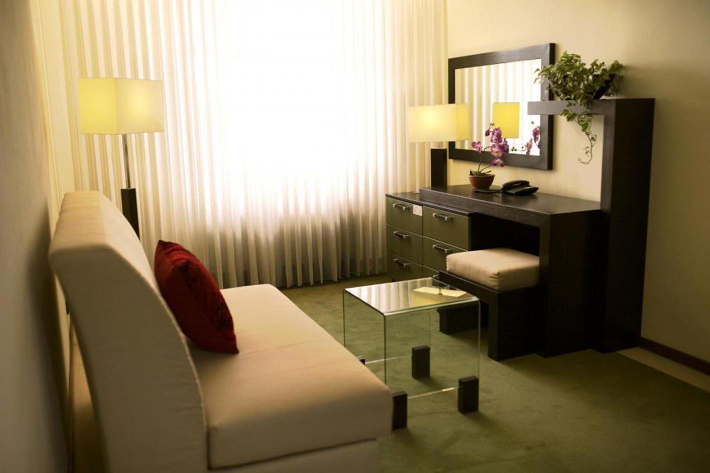 Deluxe King Suite photo 2