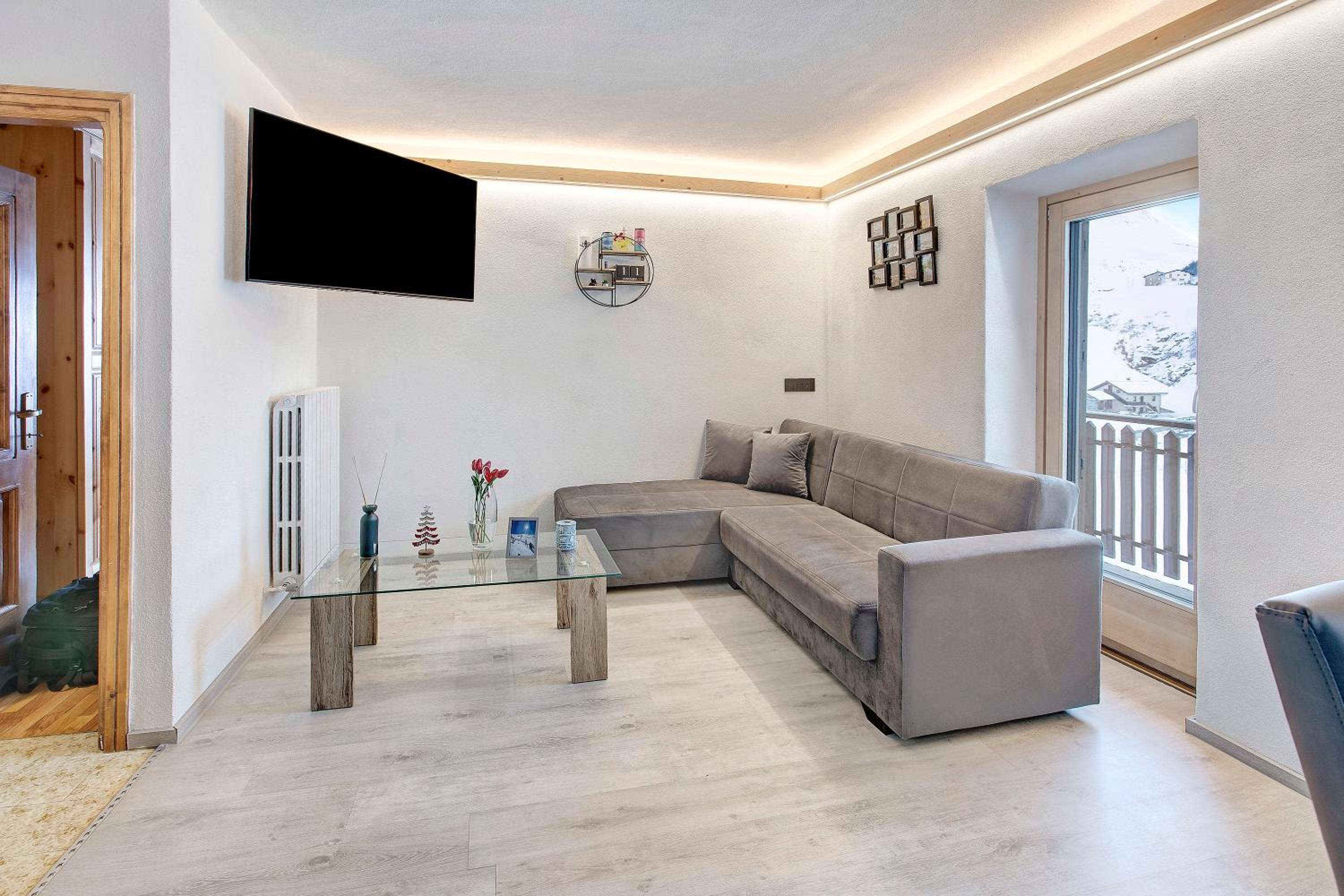 Two-Bedroom Deluxe Apartment with Garden View