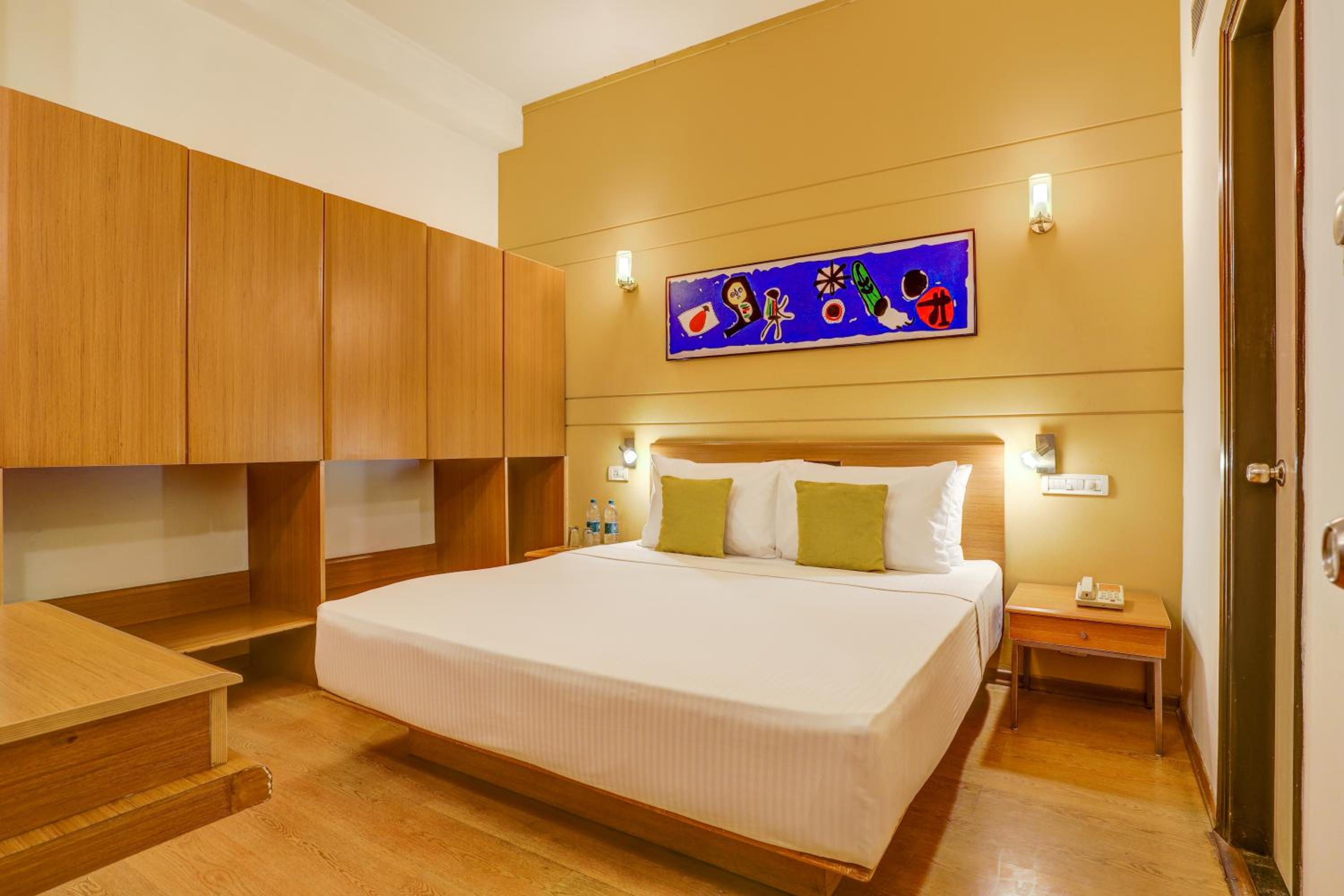 Executive Suite - Photo 1