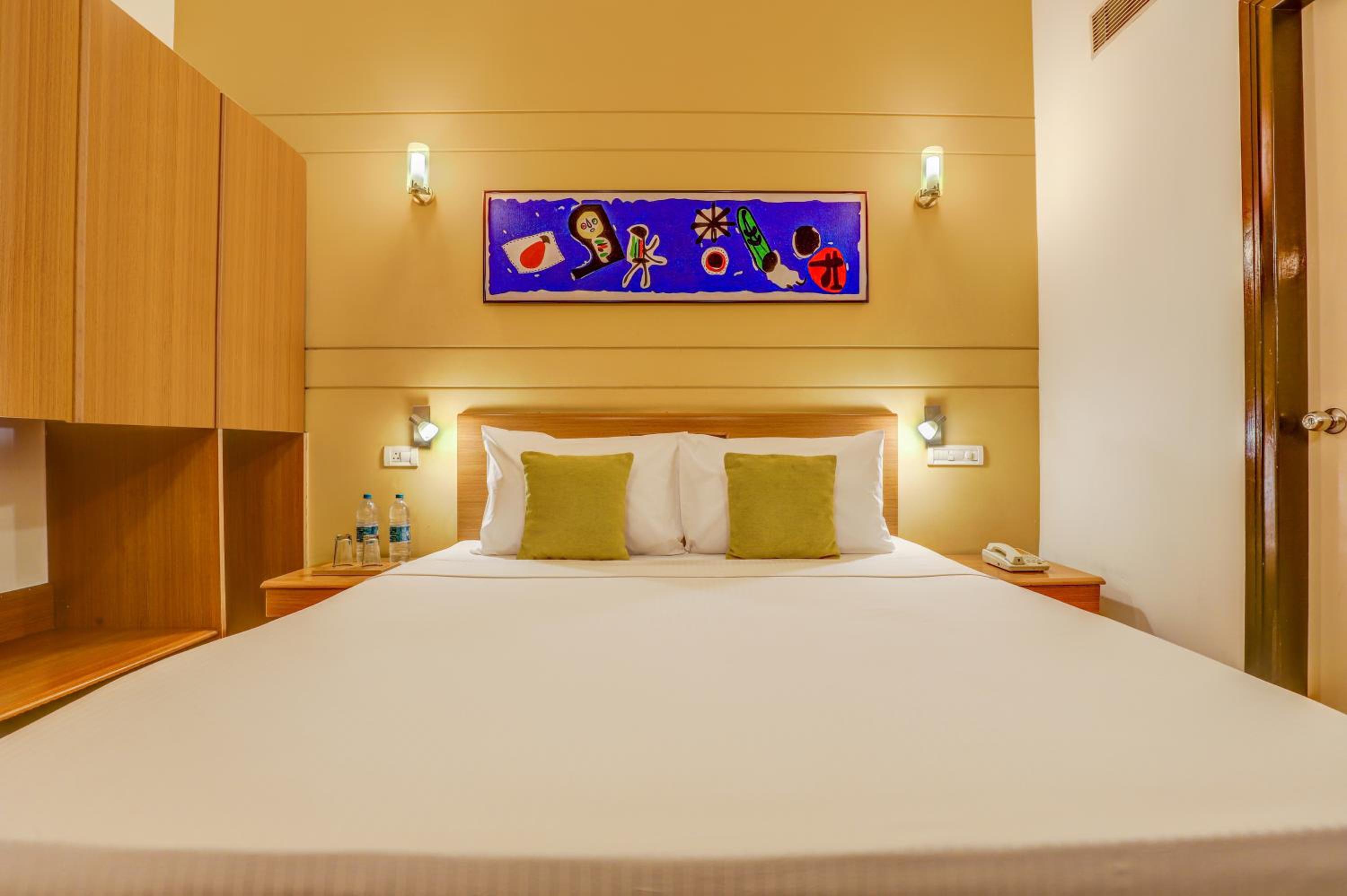 Executive Suite - Photo 7