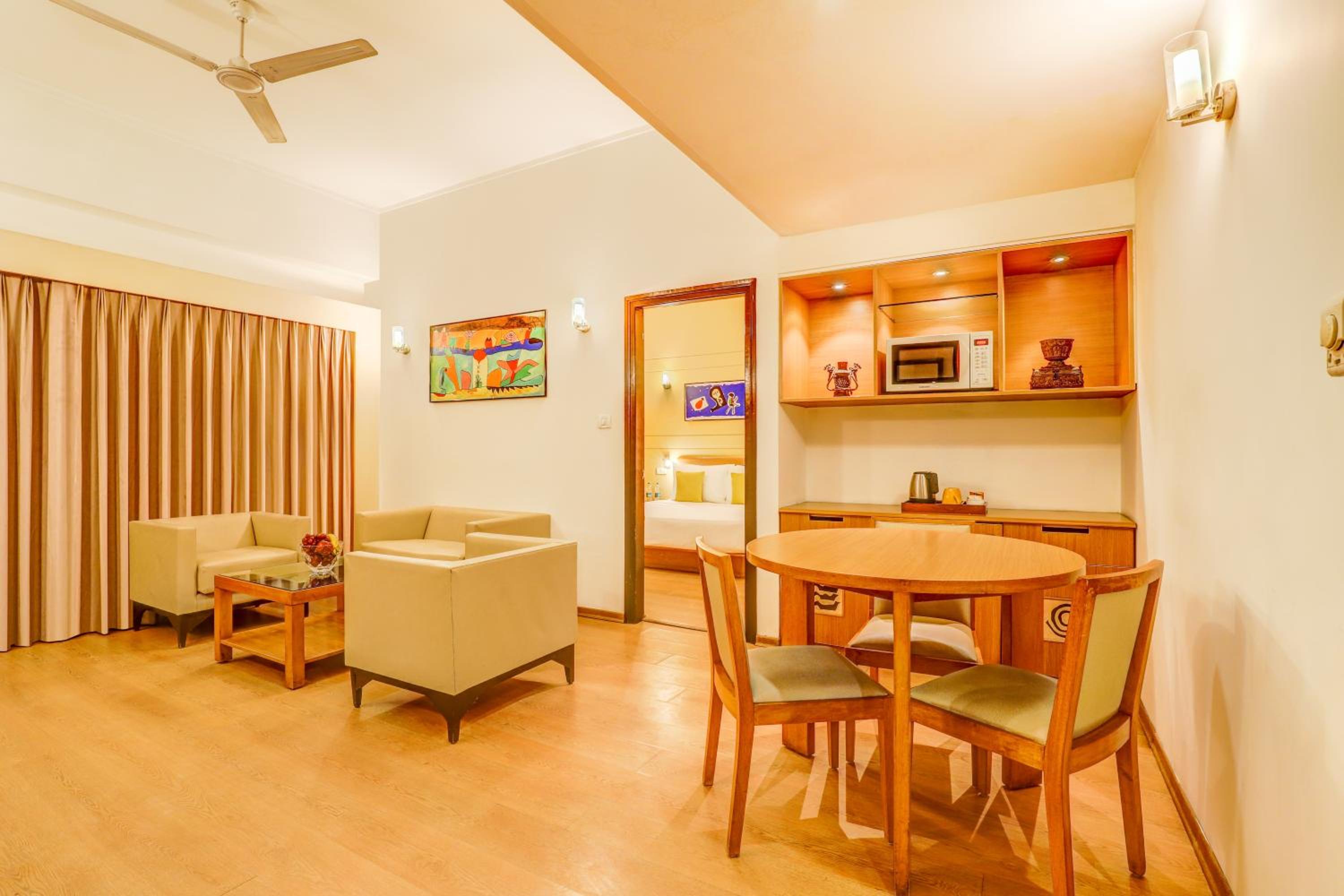 Executive Suite - Photo 6