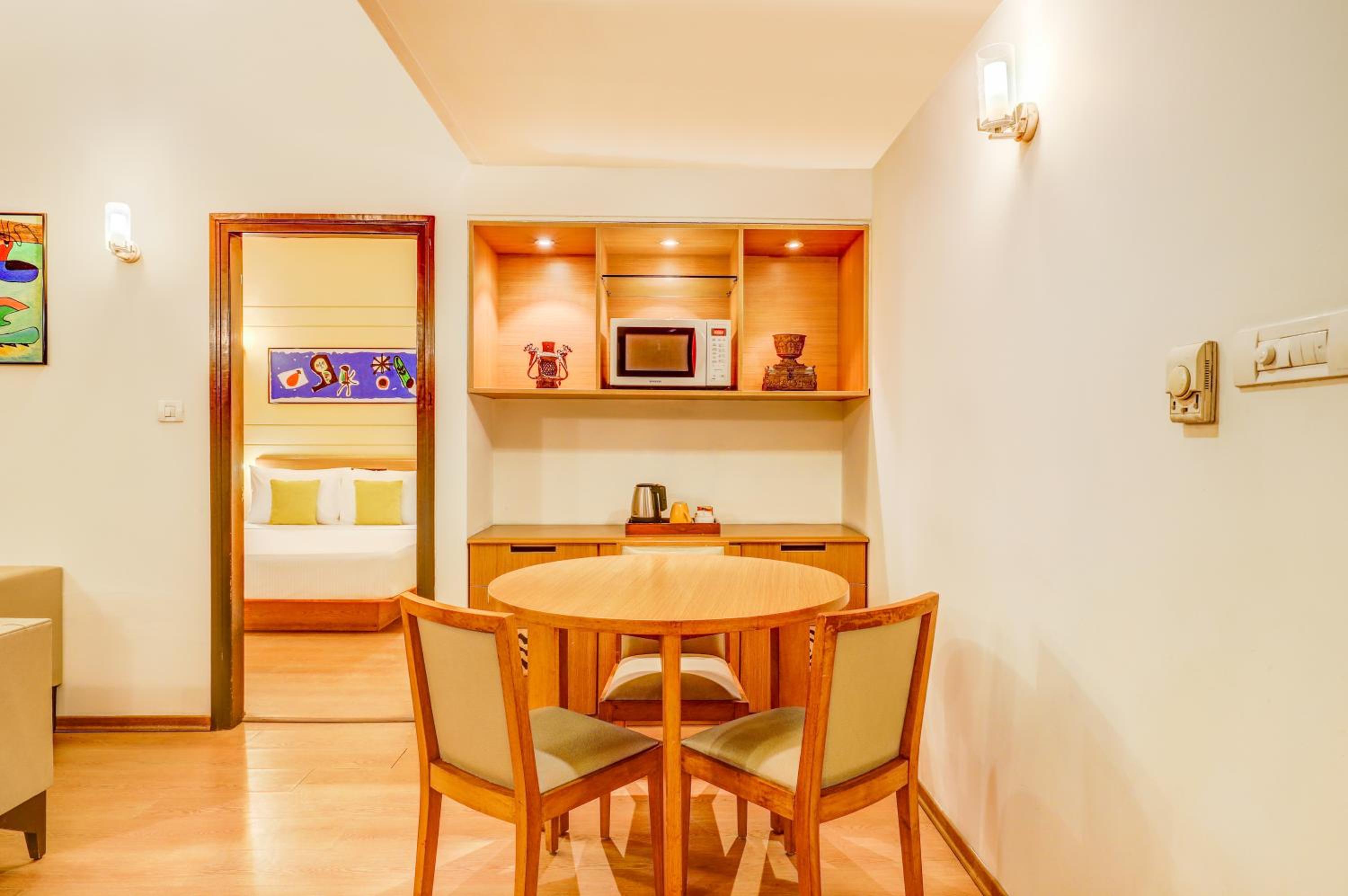 Executive Suite - Photo 5
