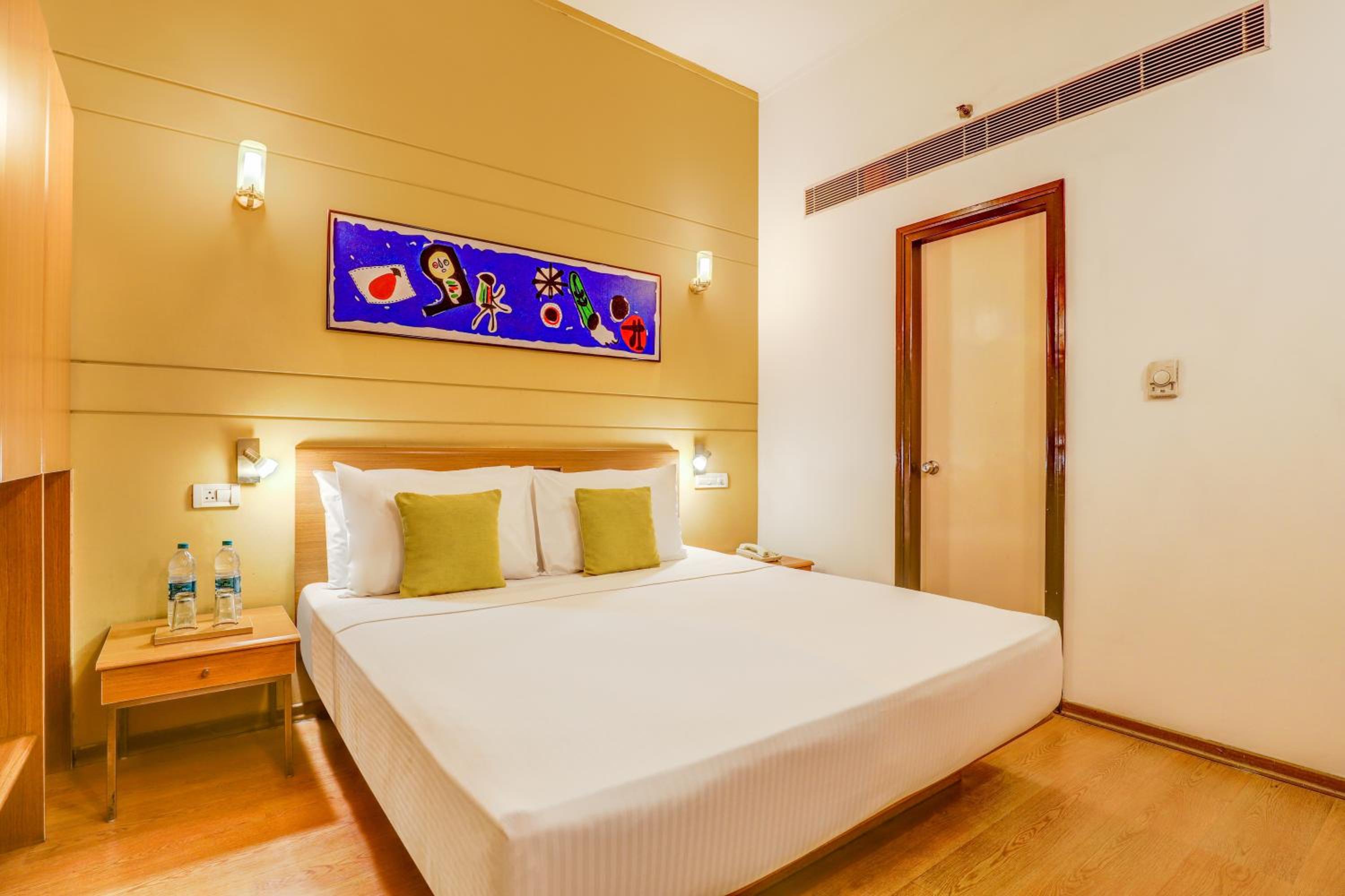 Executive Suite - Photo 9