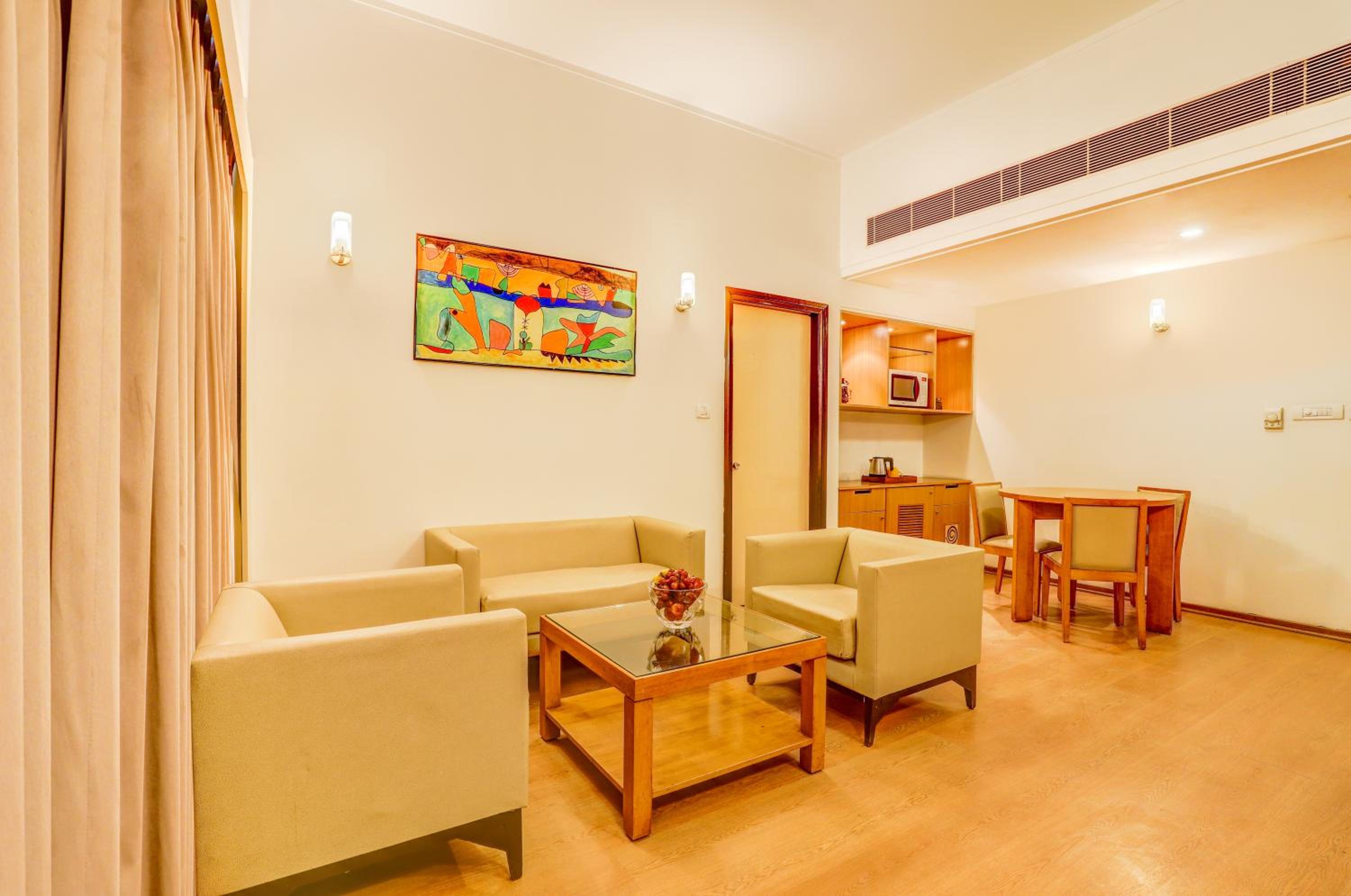 Executive Suite - Photo 8