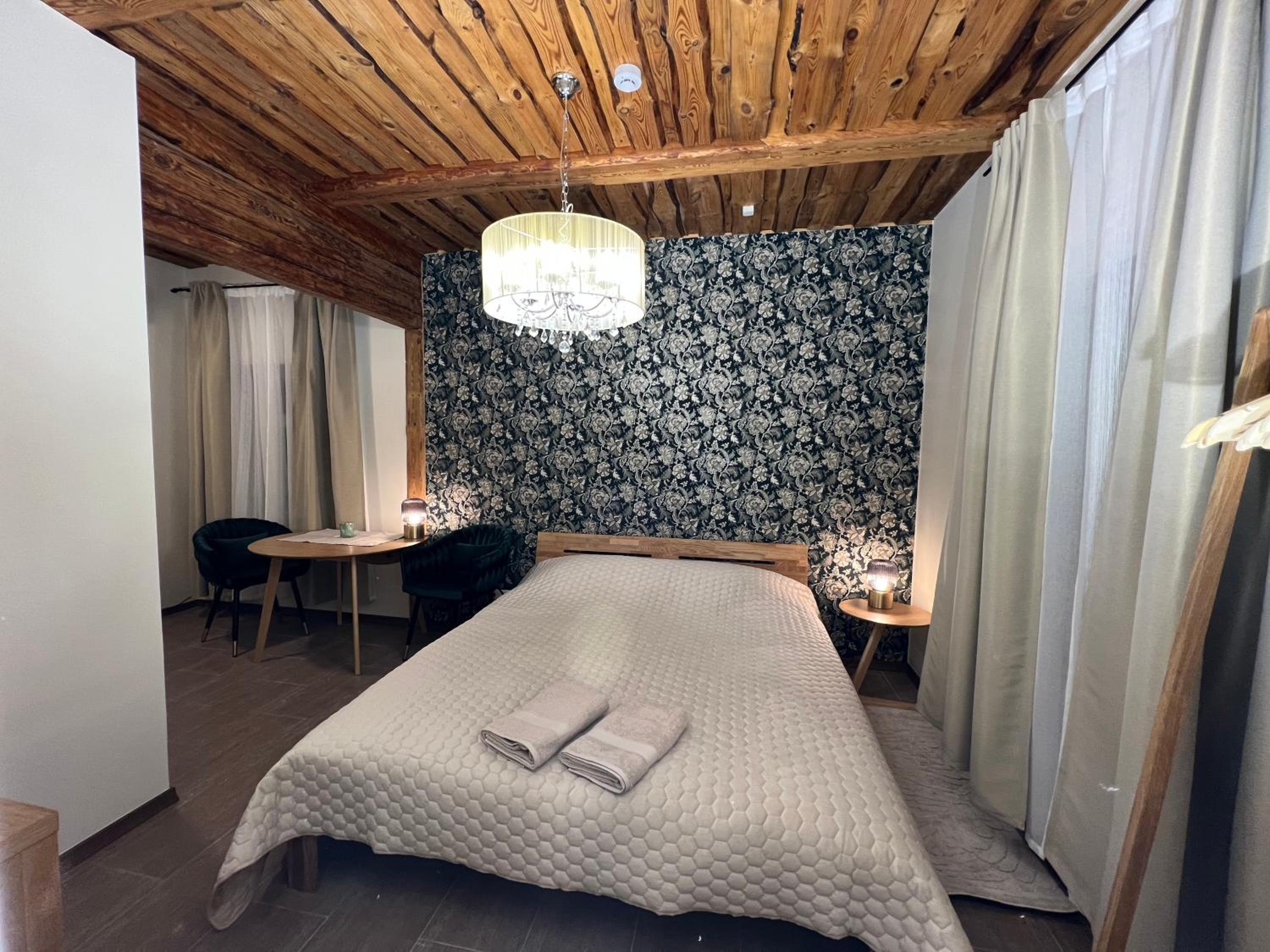 Deluxe King Room - Photo 1