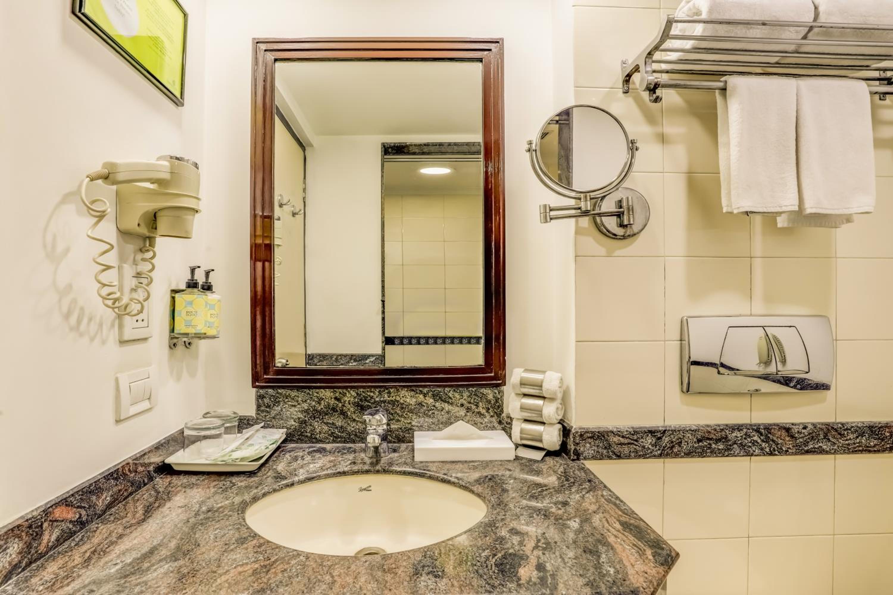 Executive Suite - Photo 4