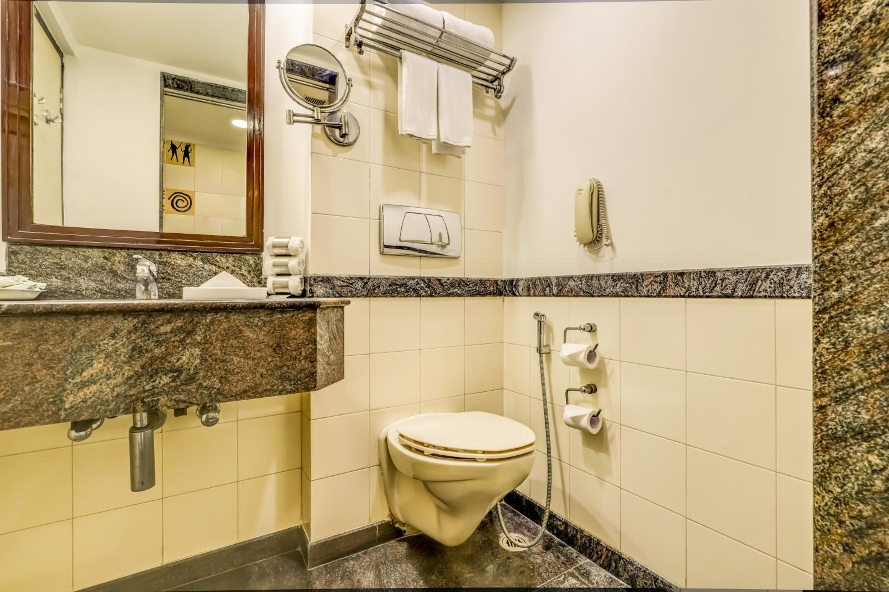 Executive Suite - Photo 2