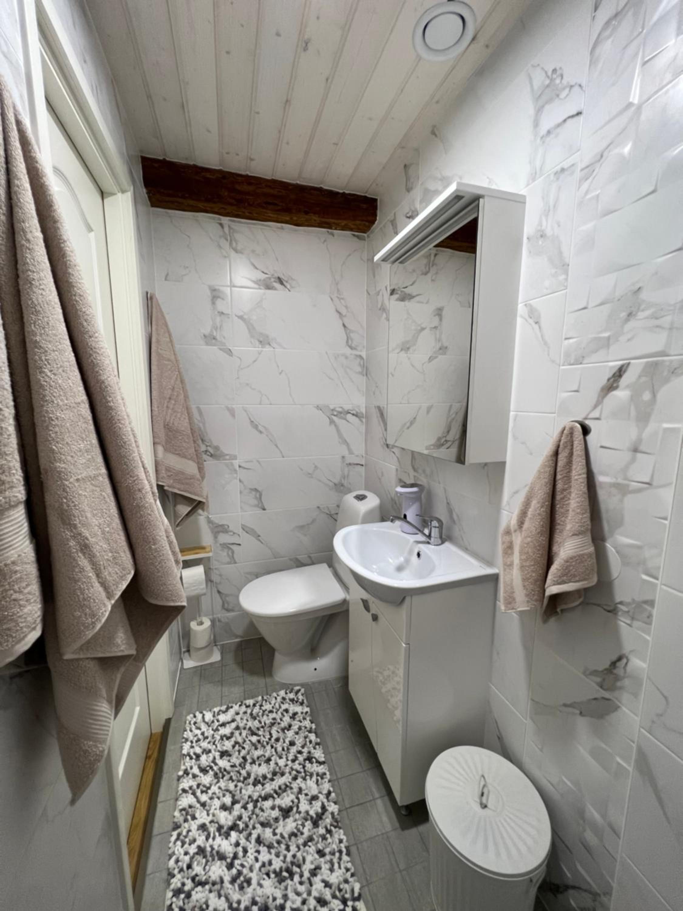 Deluxe King Room - Photo 5