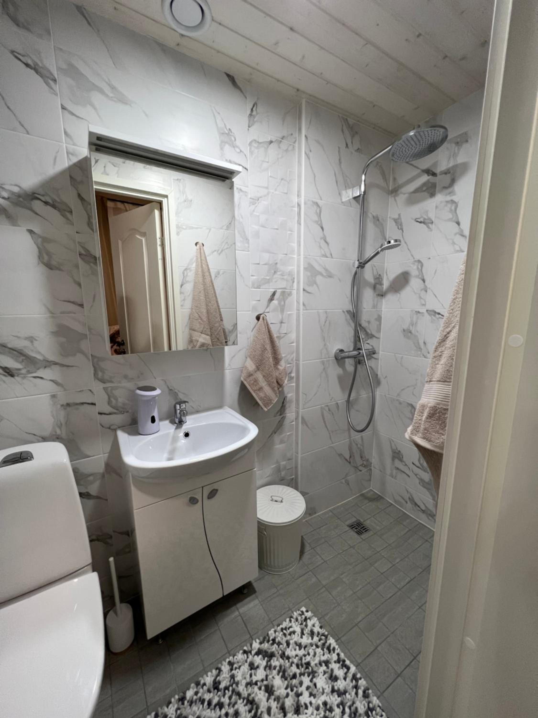 Deluxe King Room - Photo 4