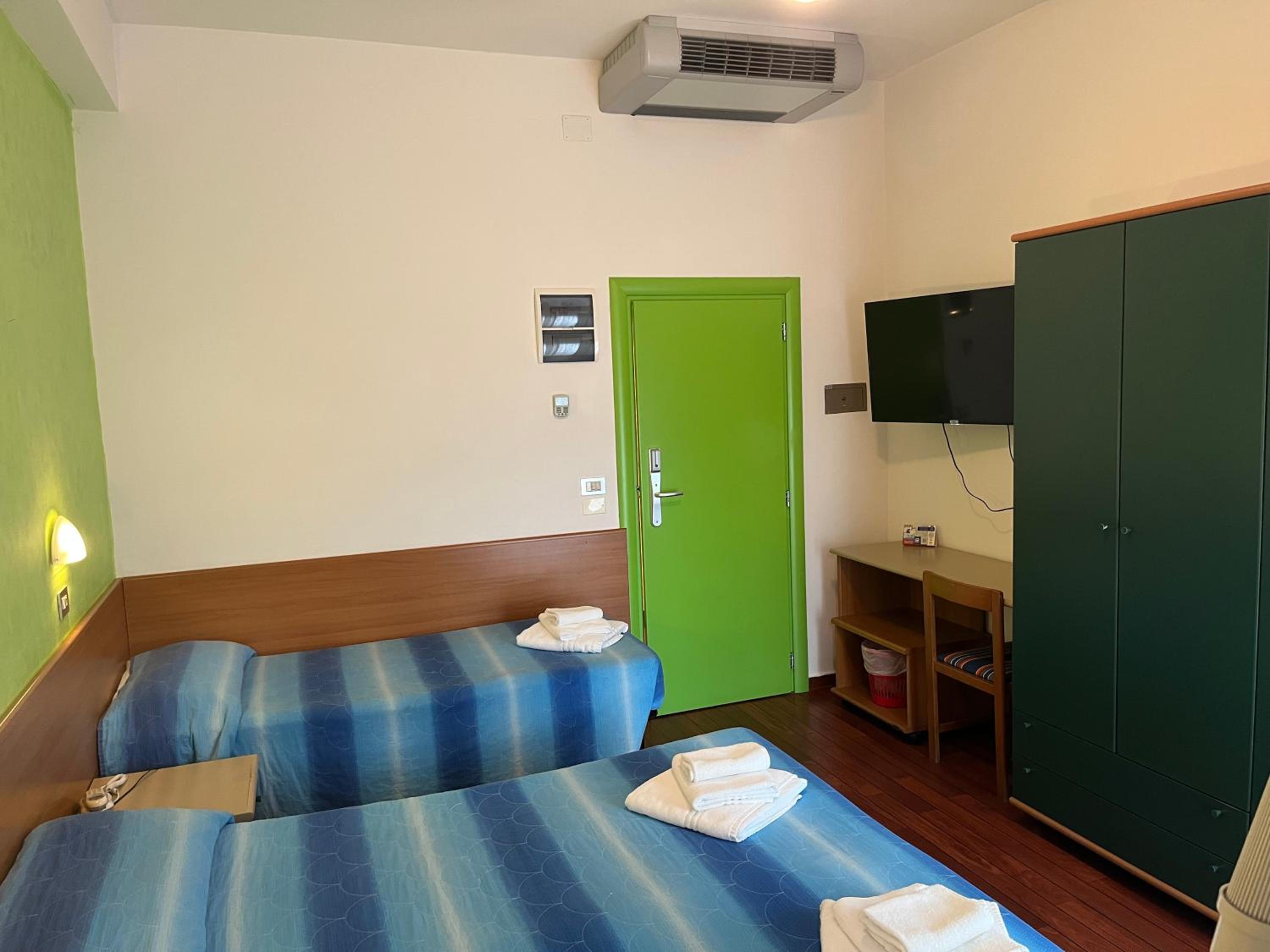 Deluxe Double or Twin Room with Balcony photo 2