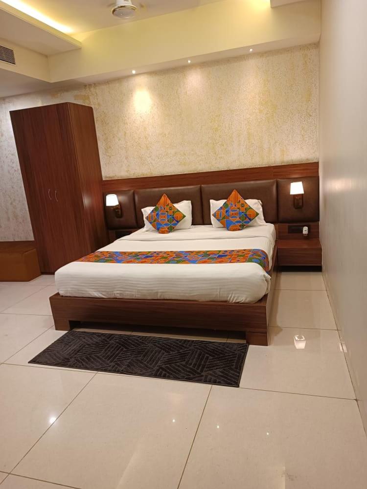 Standard King Room photo 1
