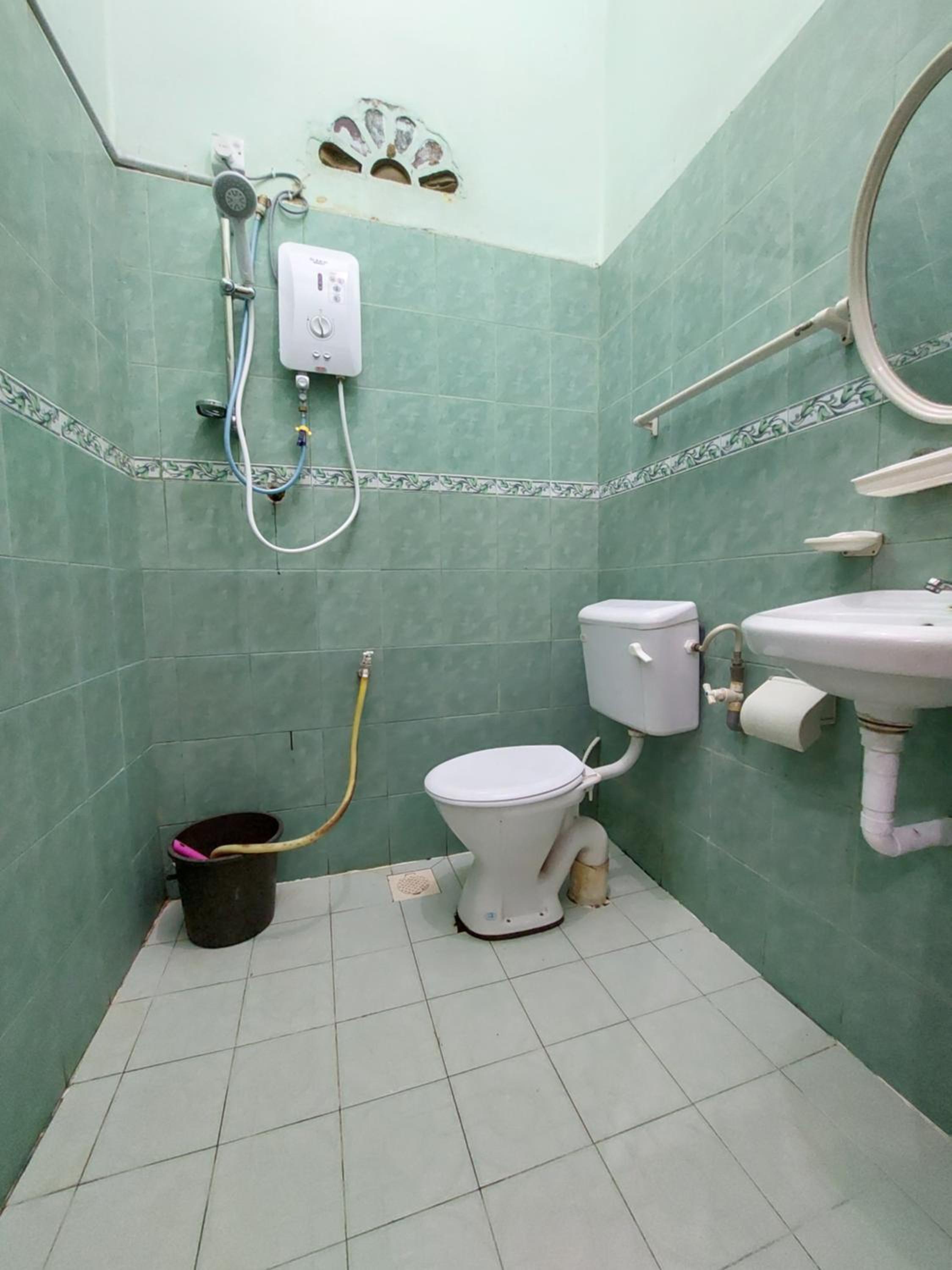 Family Room with Bathroom - Photo 5