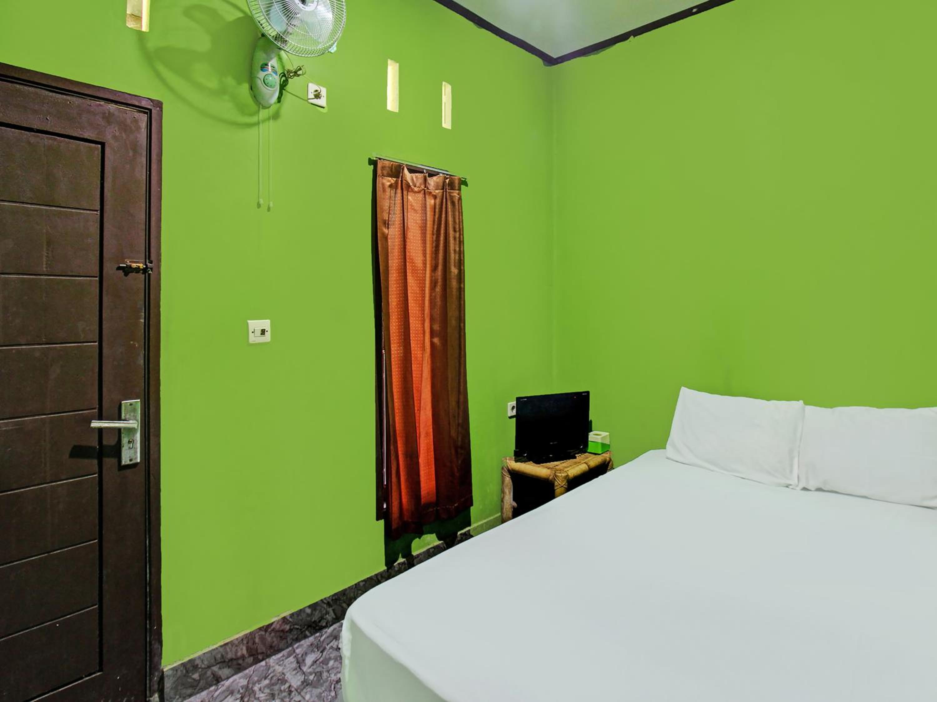 Budget Double Room photo 3