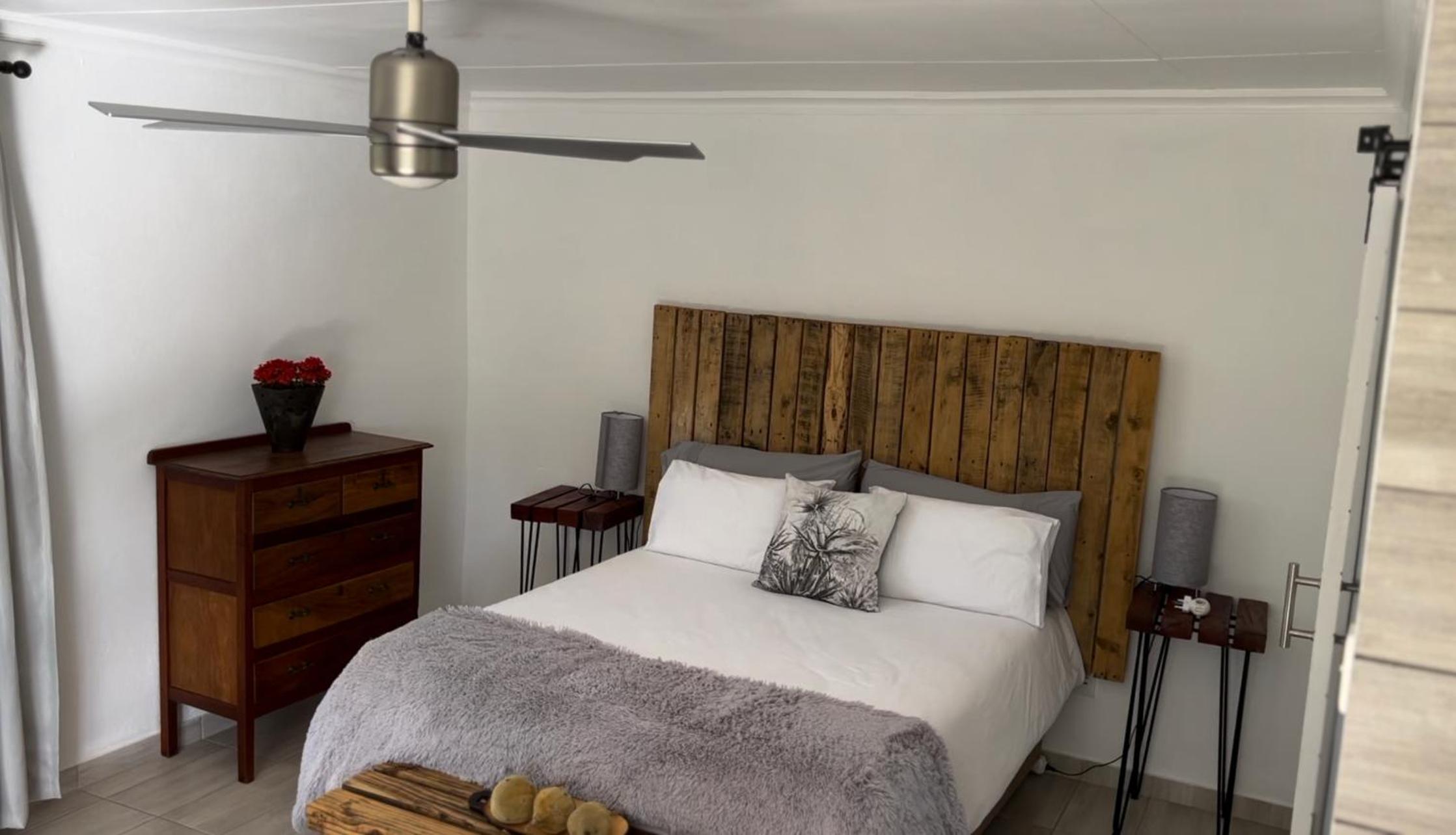 One-Bedroom Apartment - Photo 12
