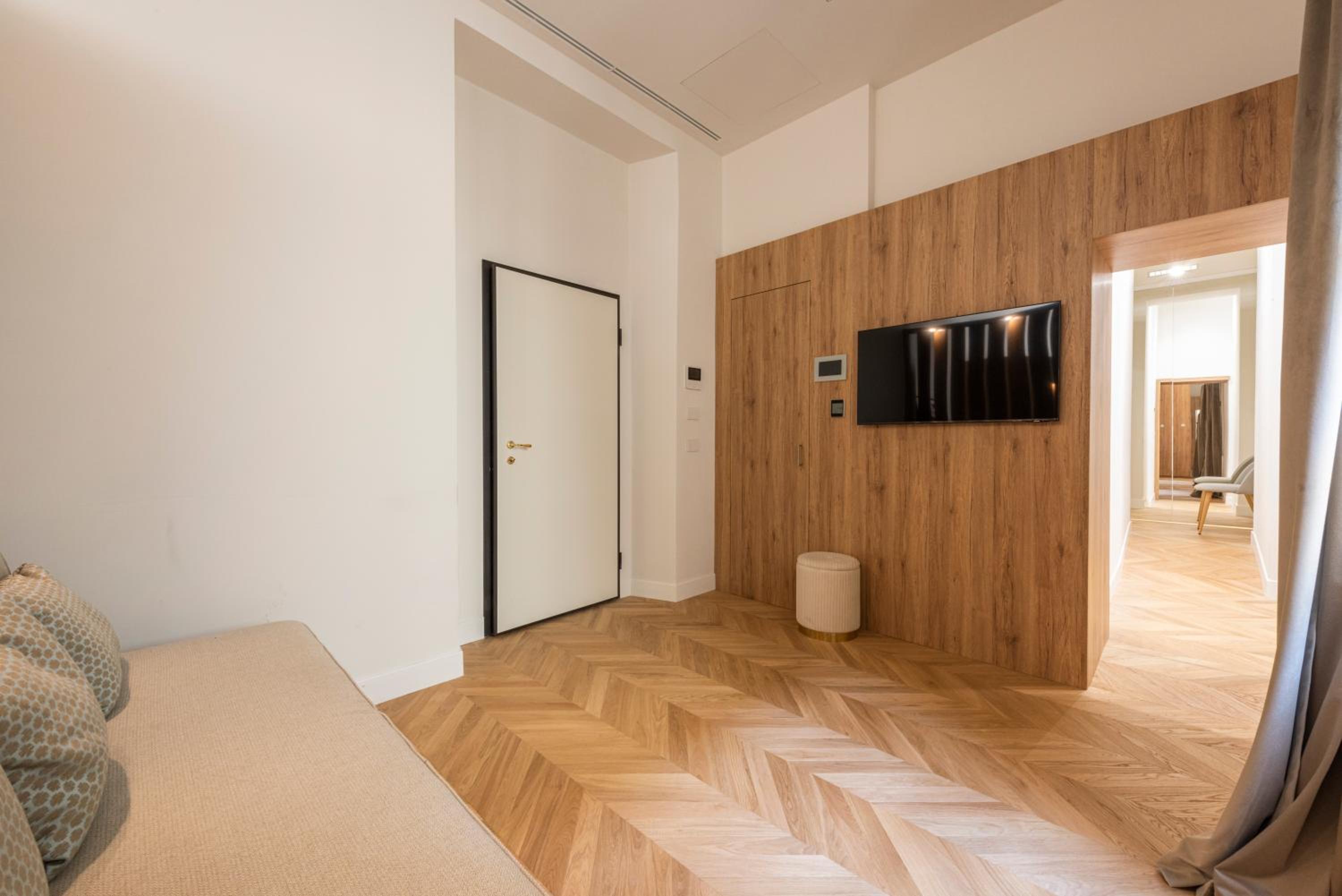 One-Bedroom Apartment photo 3