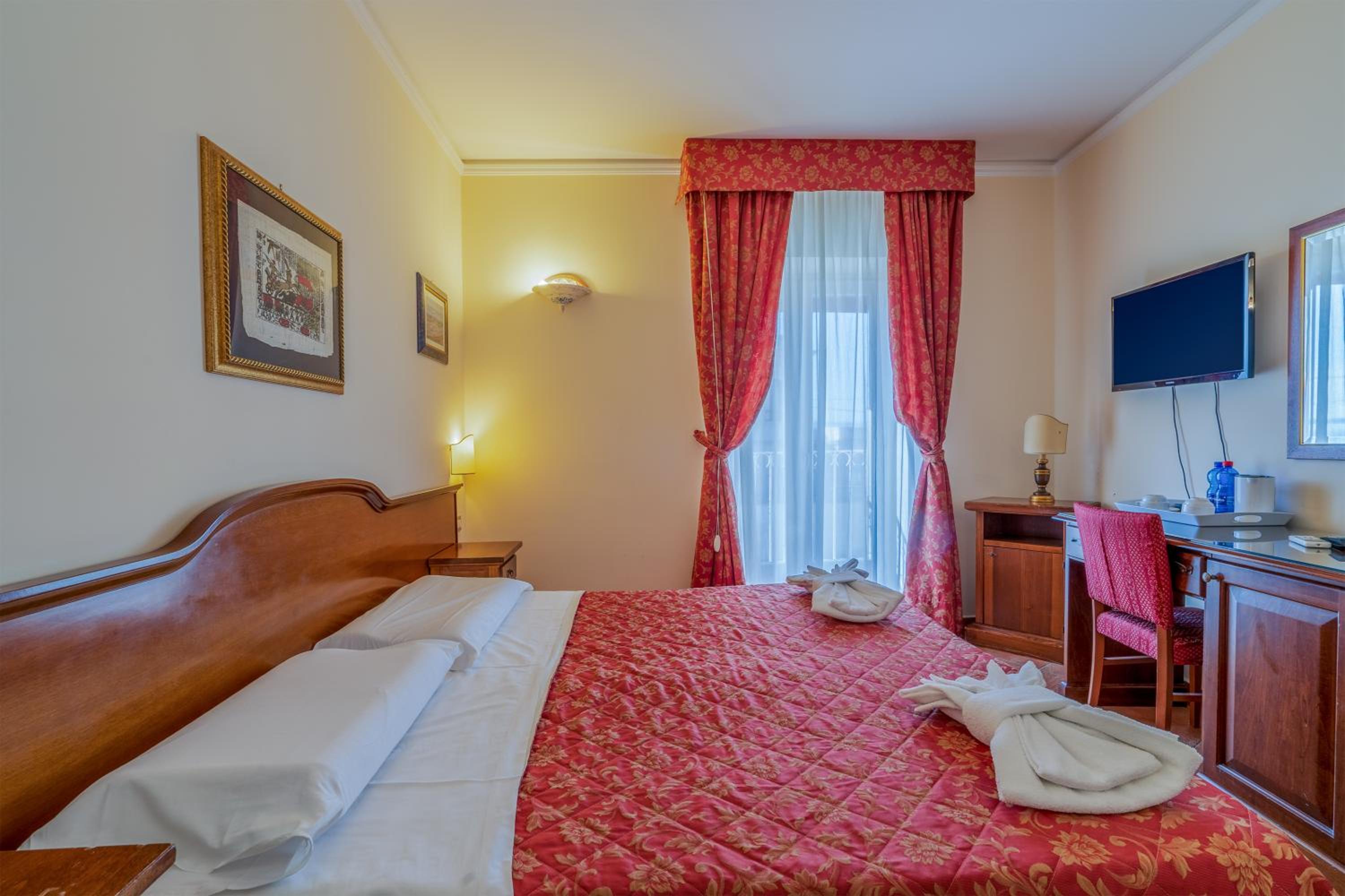 Standard Double Room - Photo 1