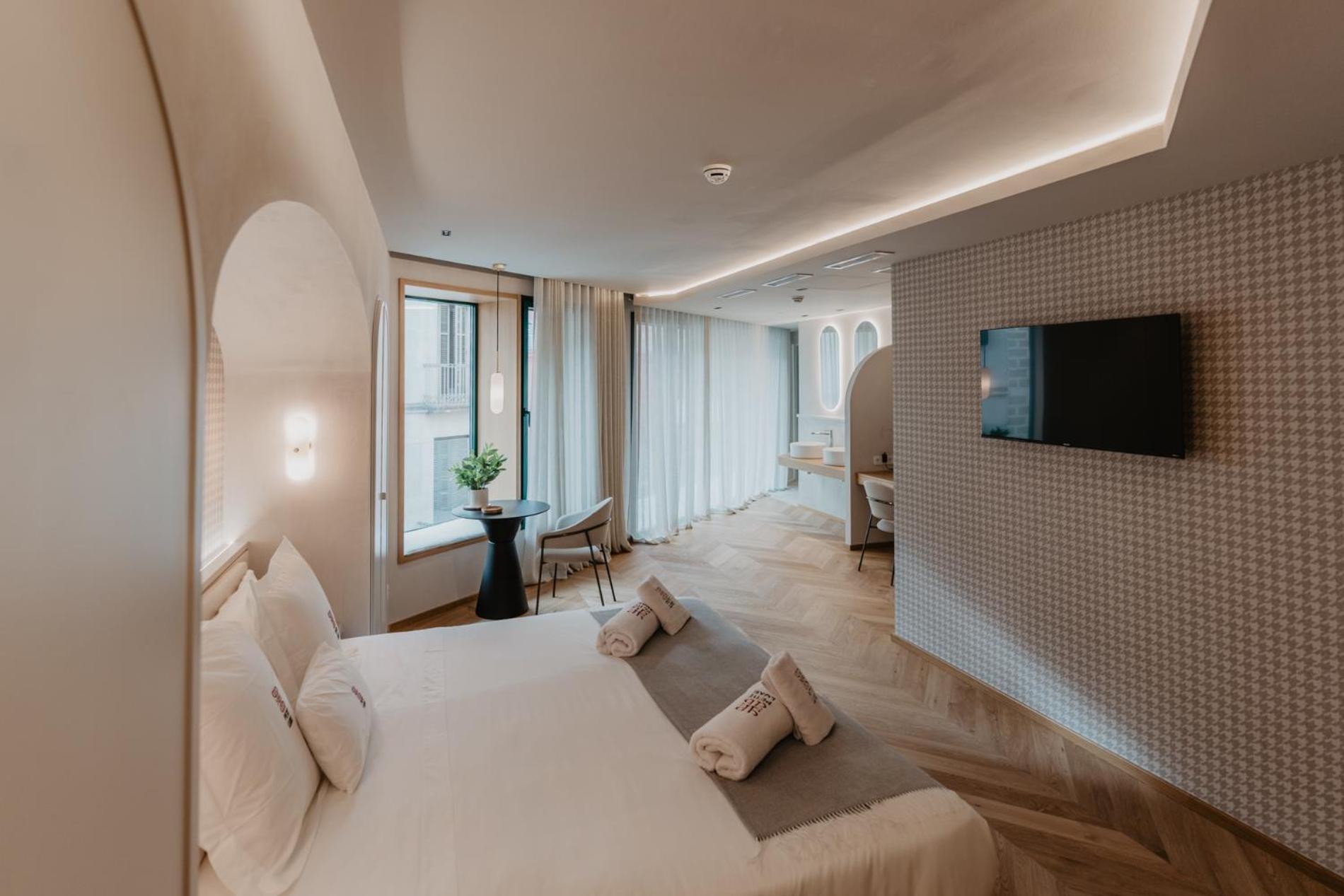 Junior Suite with Terrace - Photo 17
