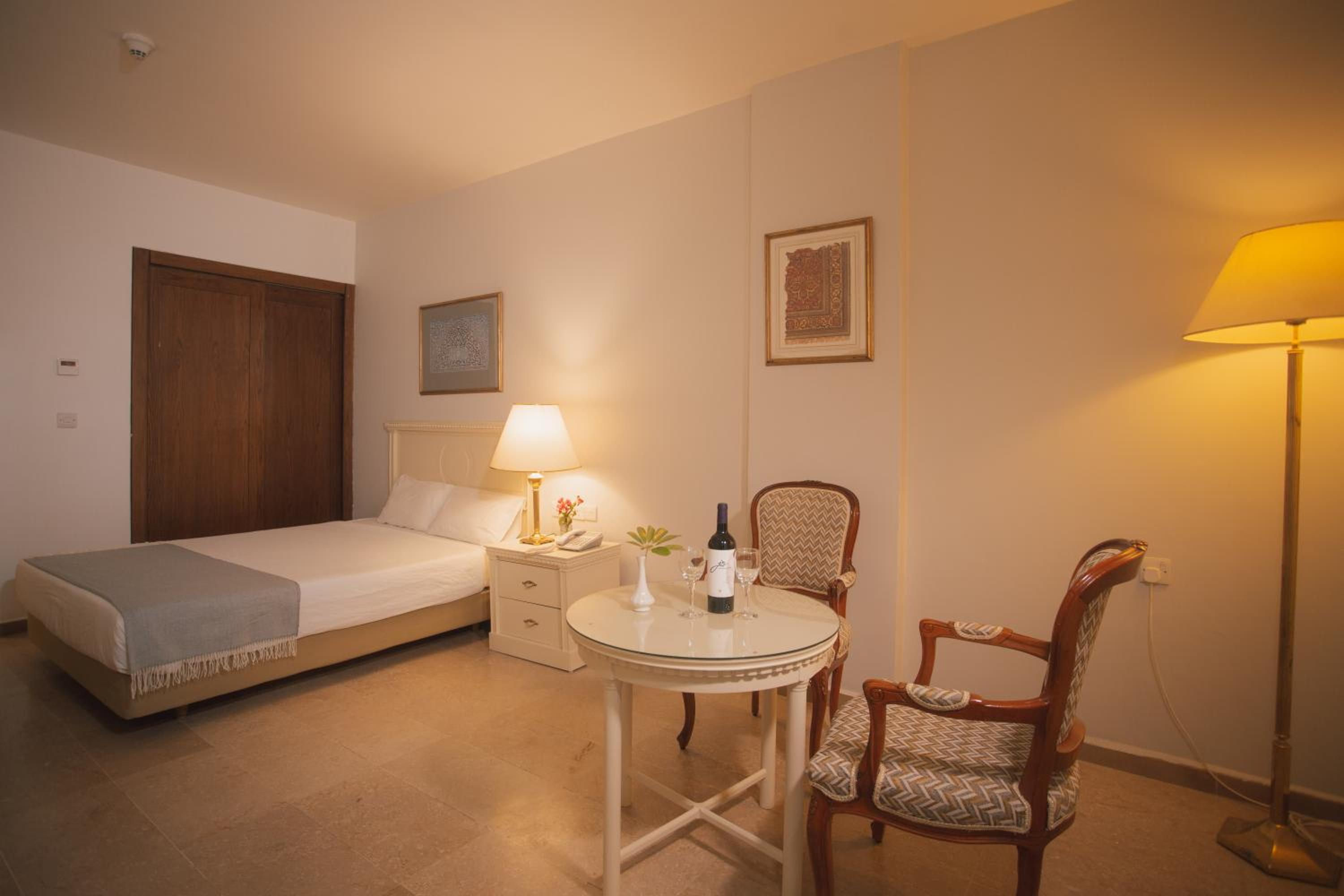 Deluxe Single Room with Balcony photo 3