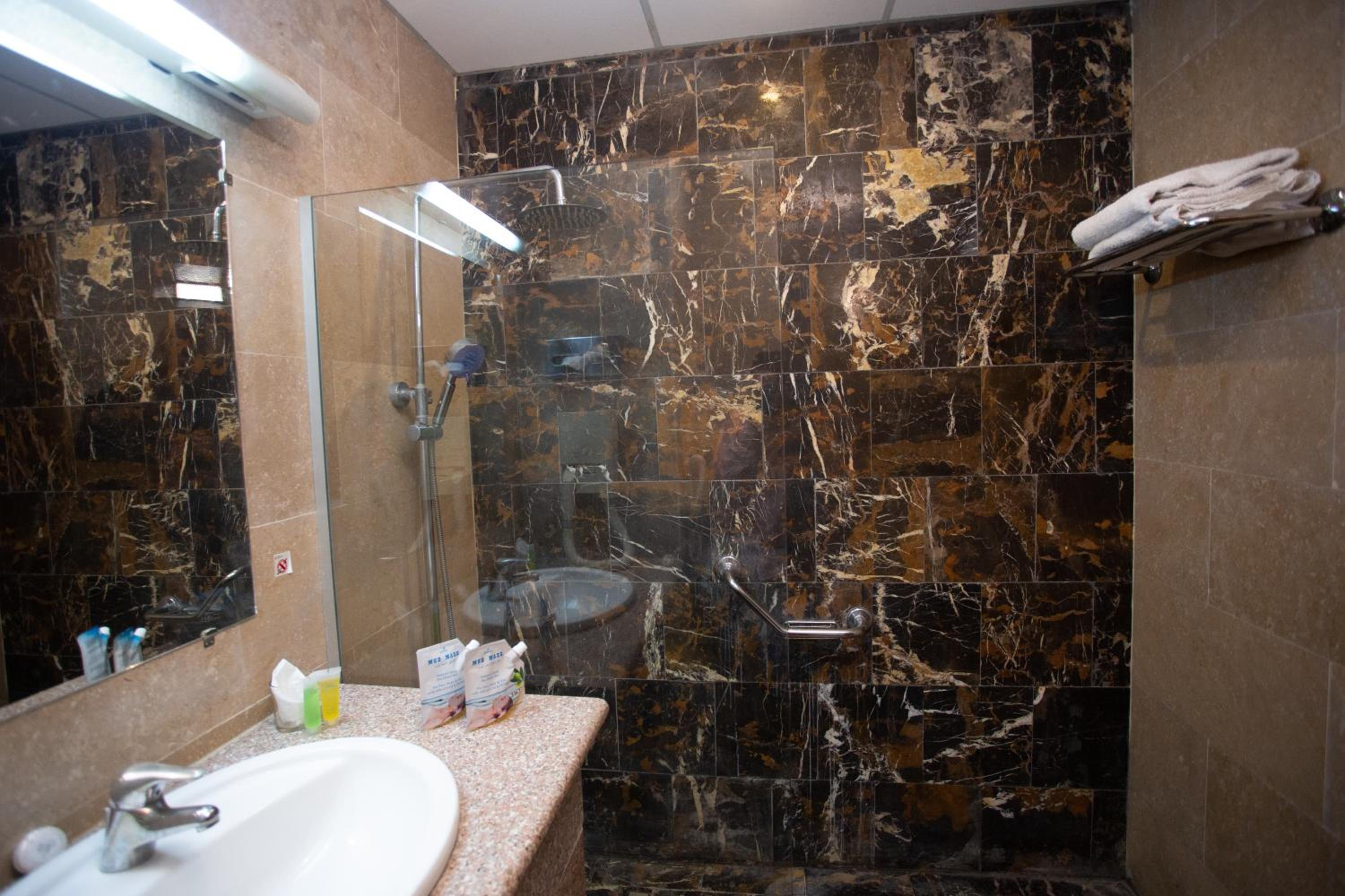 Deluxe Triple Room photo 2