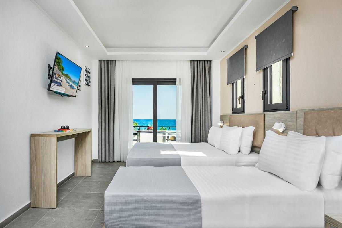 Triple Room with Sea View