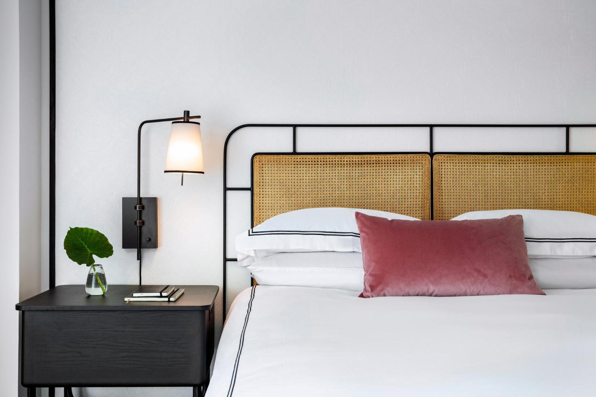 Premium Queen Room with Two Queen Beds - Photo 5