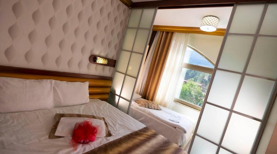 Standard Double or Twin Room - Photo 8