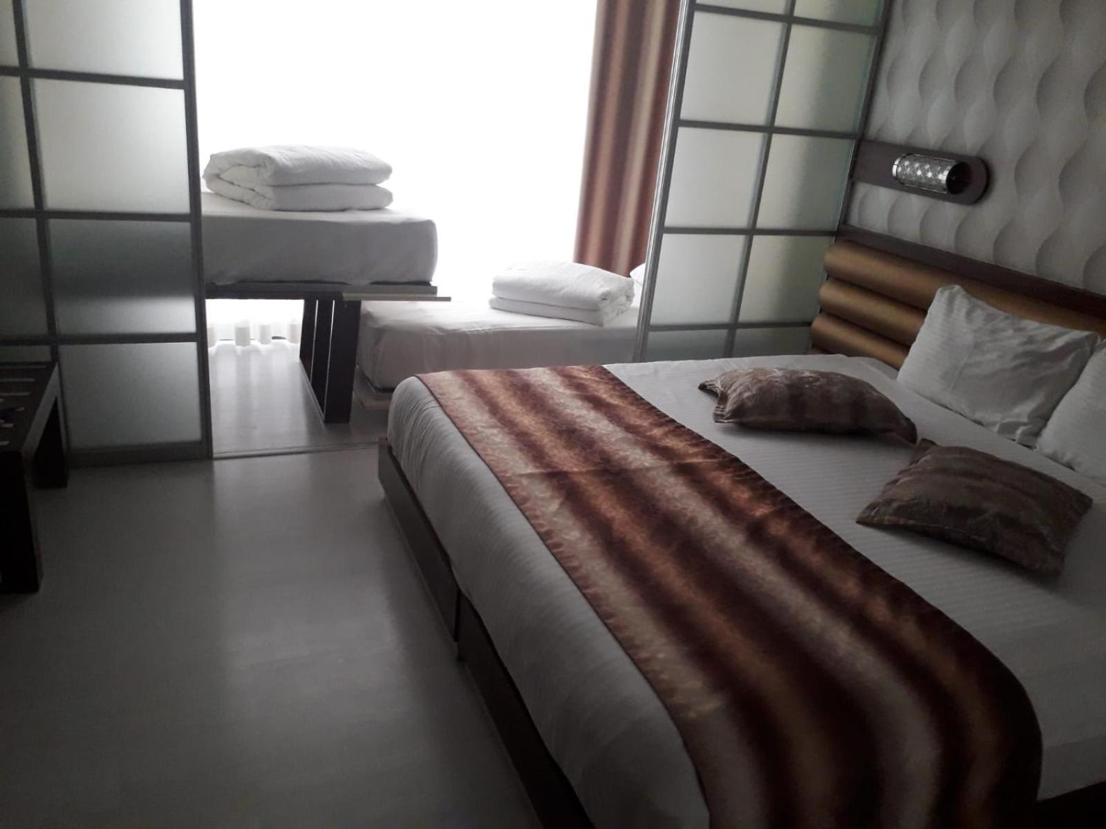 Standard Double or Twin Room - Photo 16