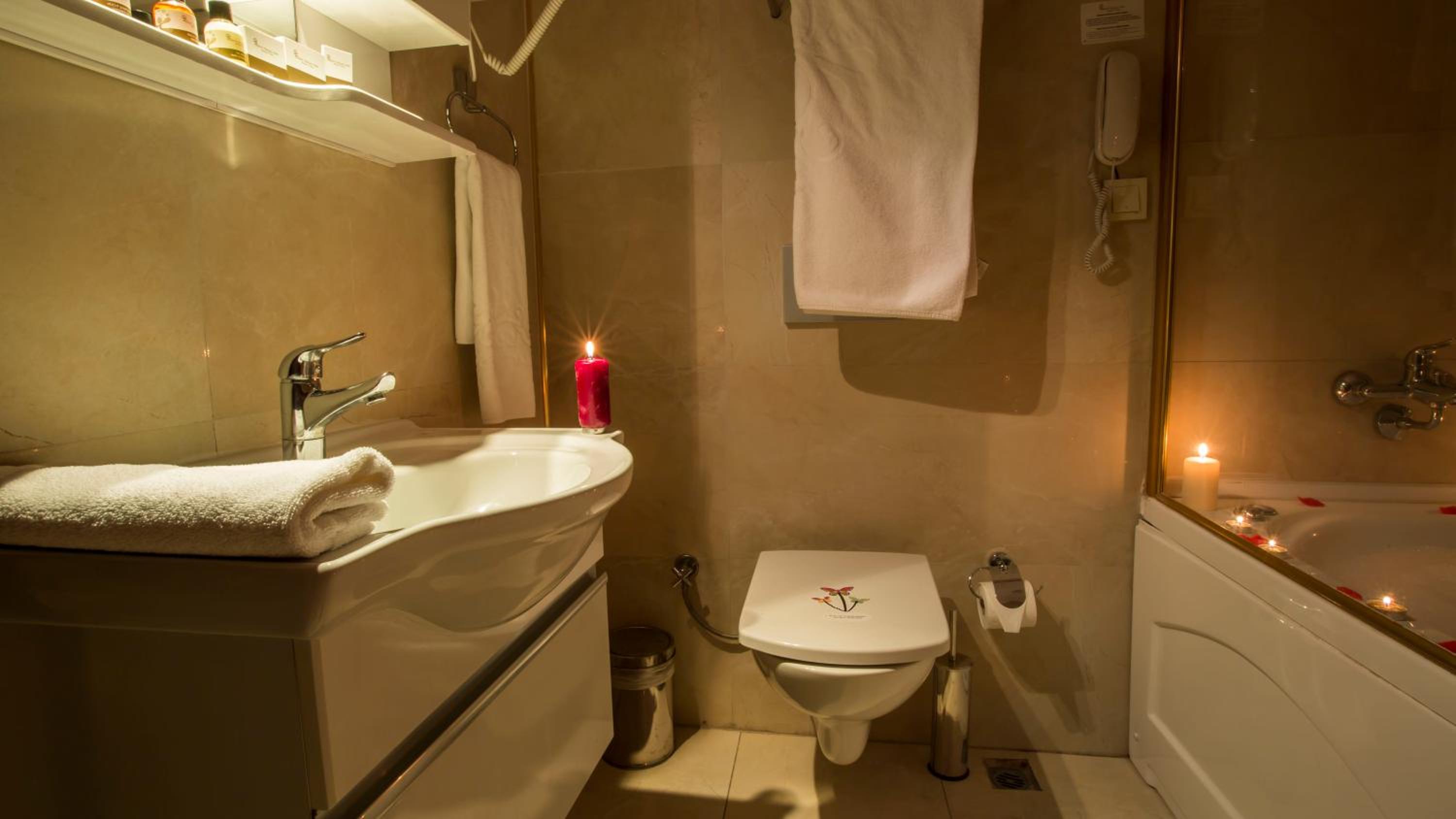 Standard Double or Twin Room - Photo 20