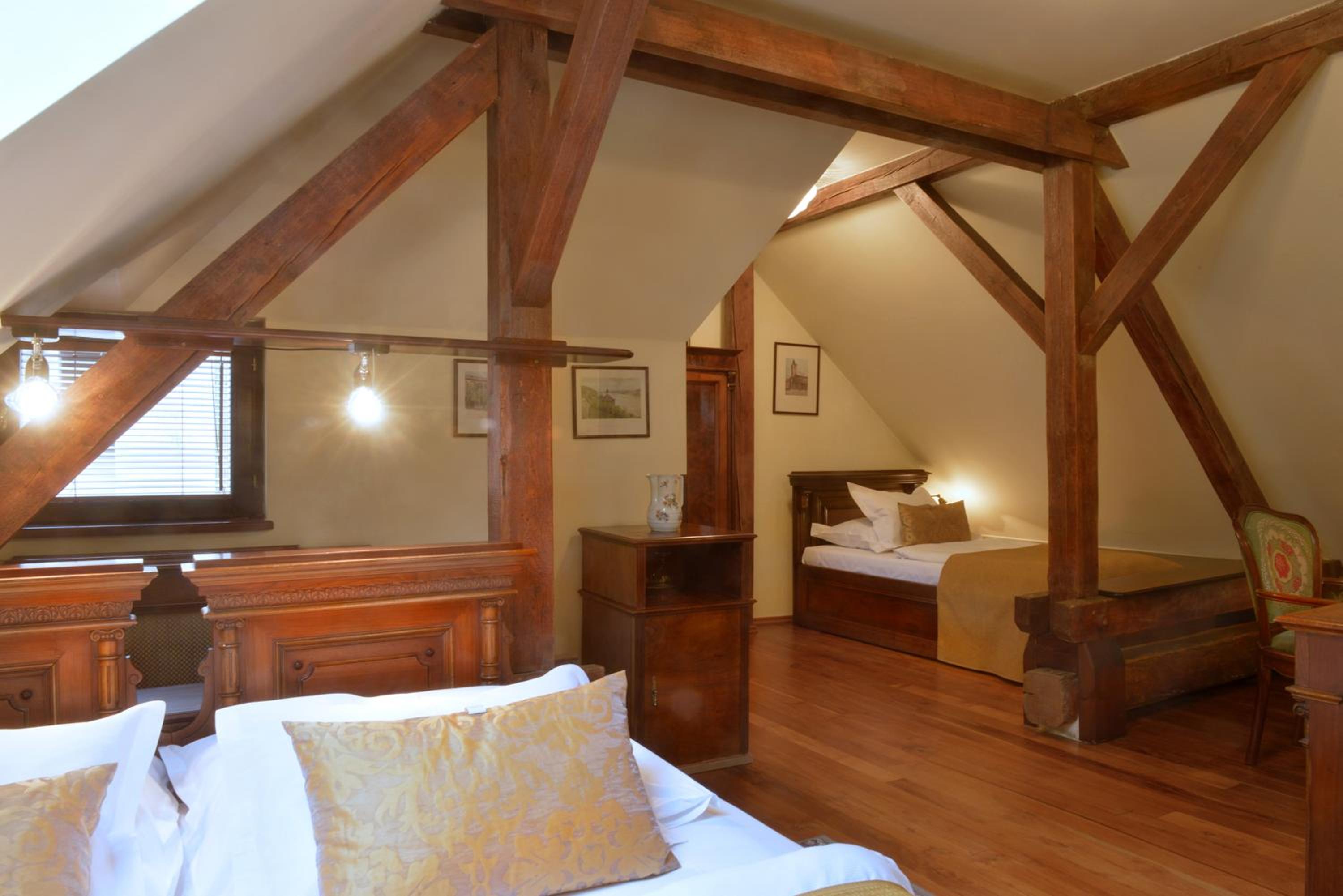 Standard Double Room thumbnail 6