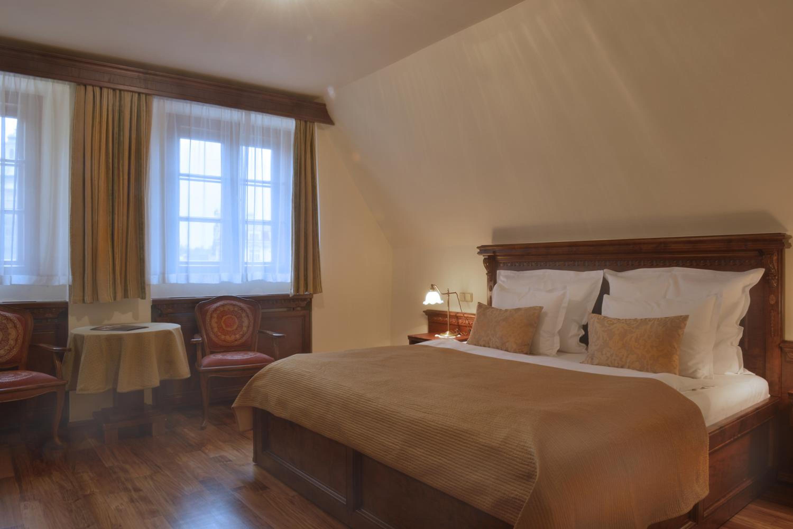 Deluxe Double Room with View thumbnail 5