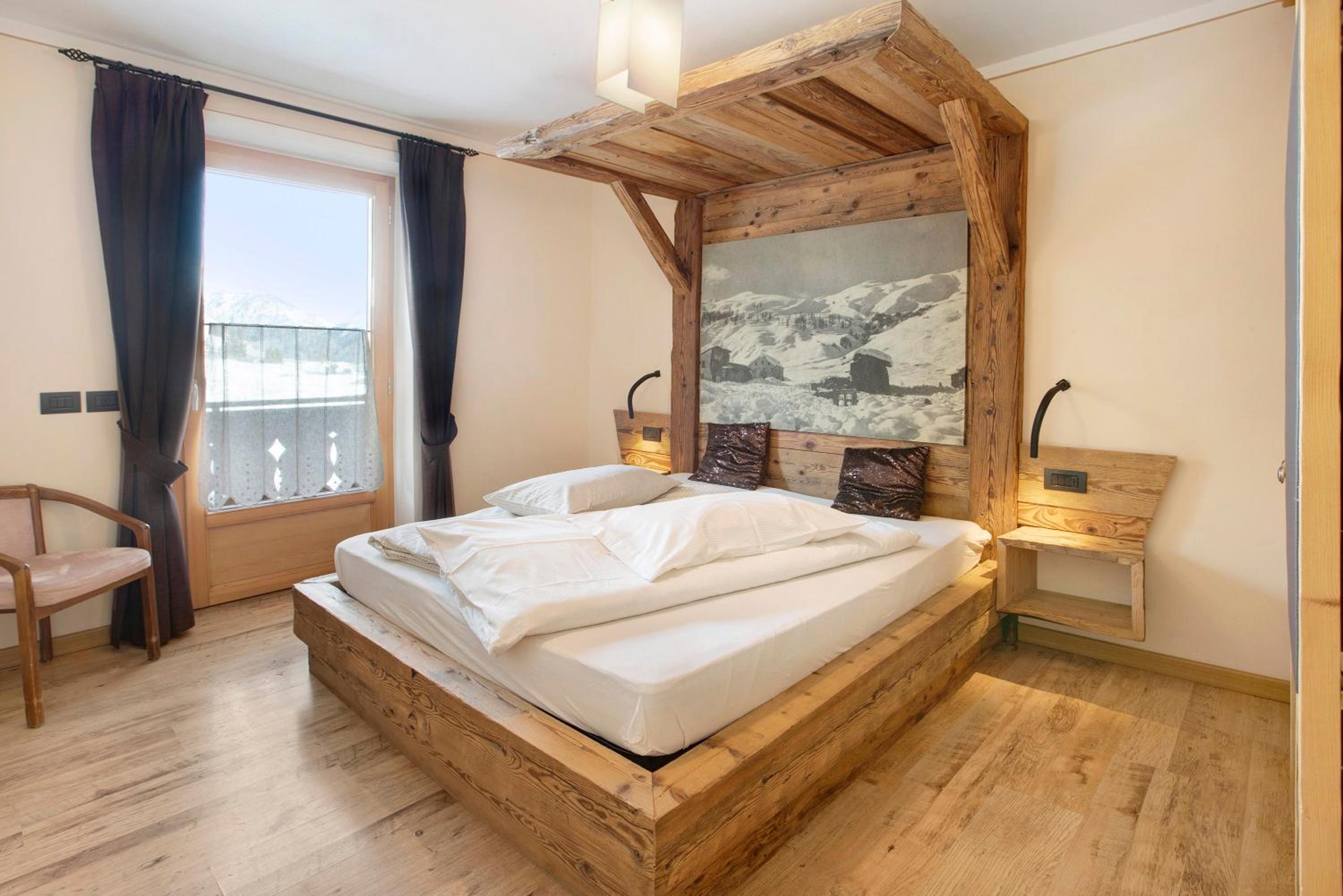 Two-Bedroom Deluxe Apartment with Garden View
