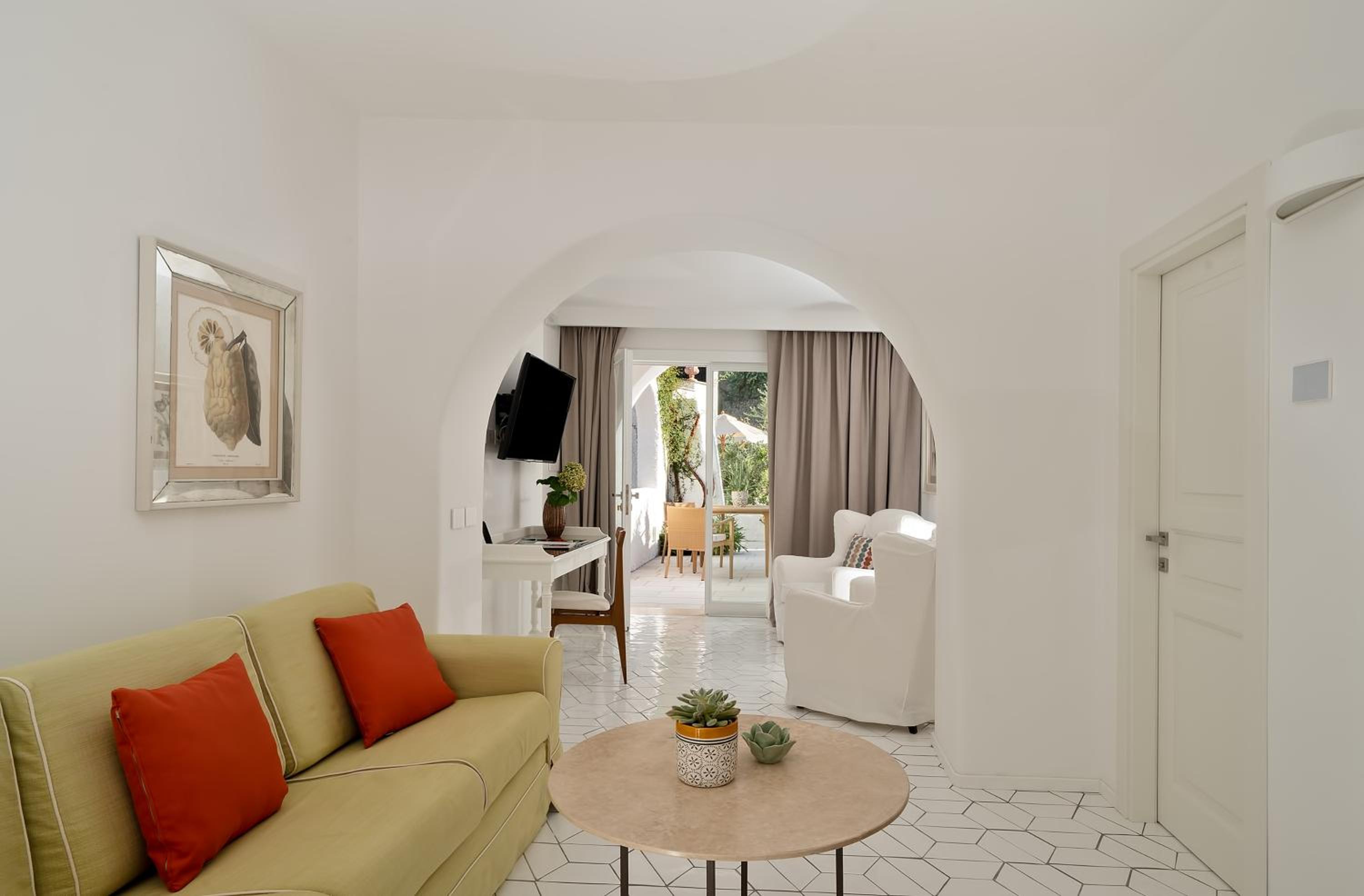 King Suite with Spa Bath photo 3