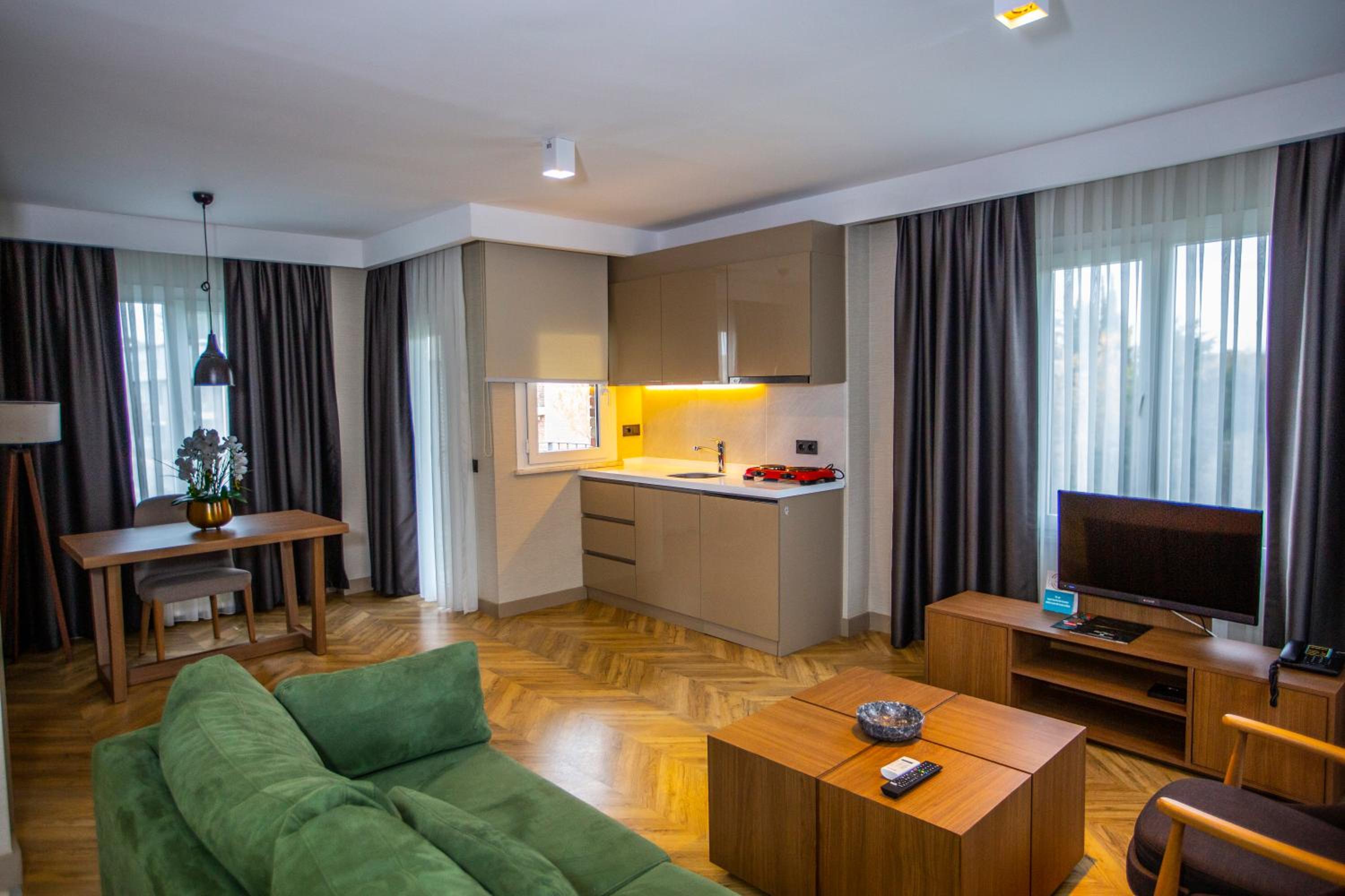 Deluxe Suite photo 2