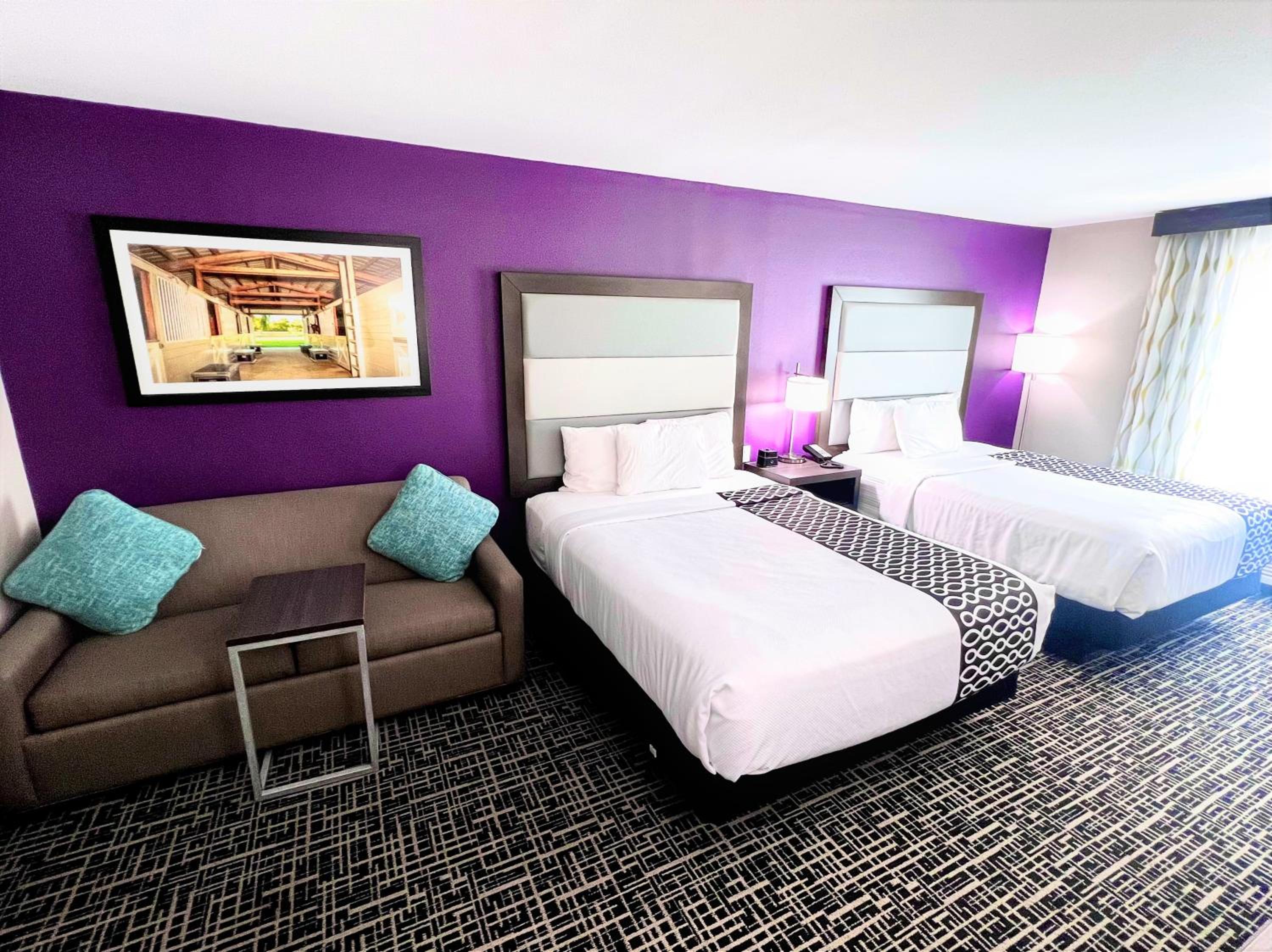 Executive Queen Room With Sofa Bed