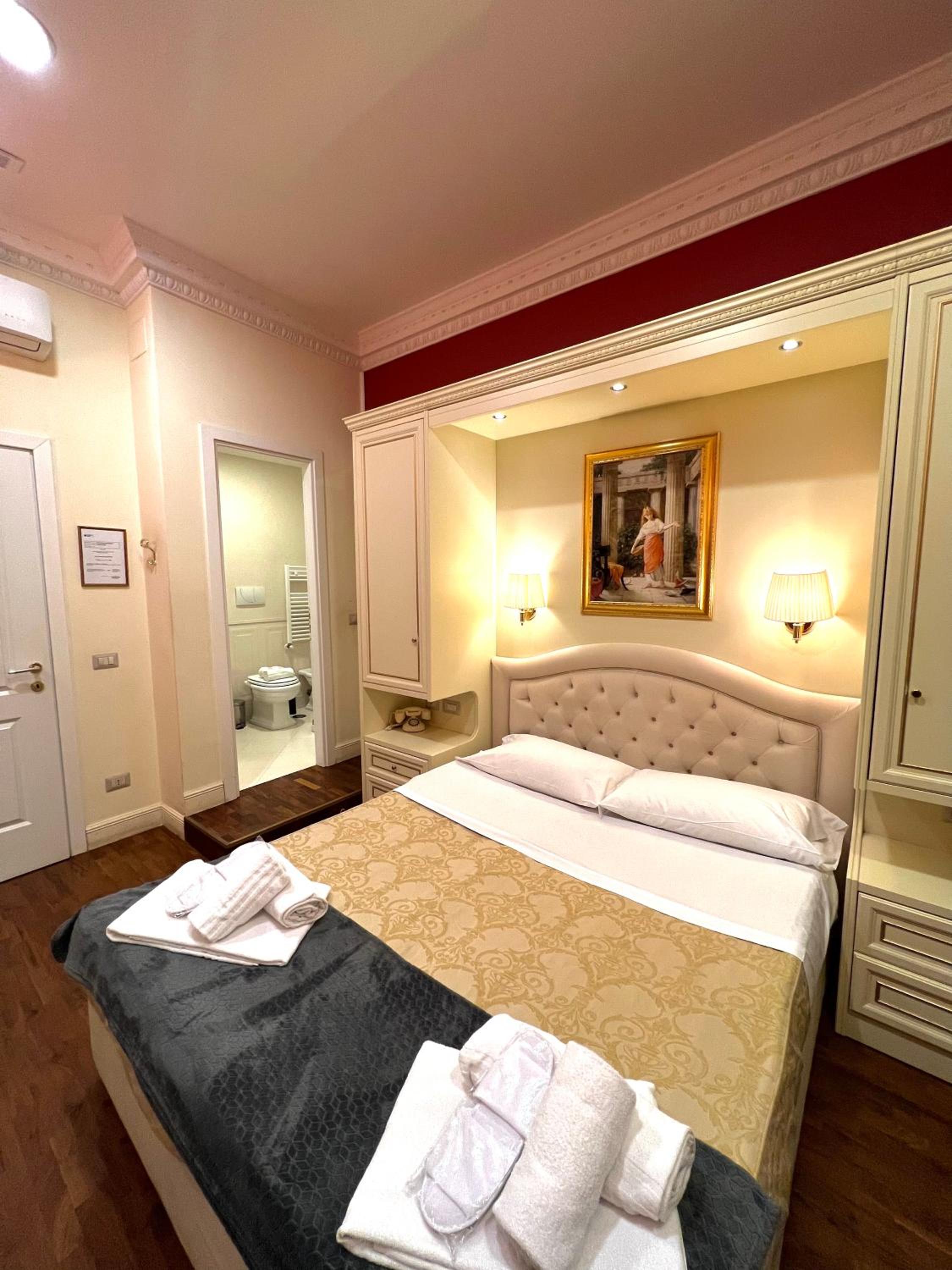 Standard Double Room photo 3