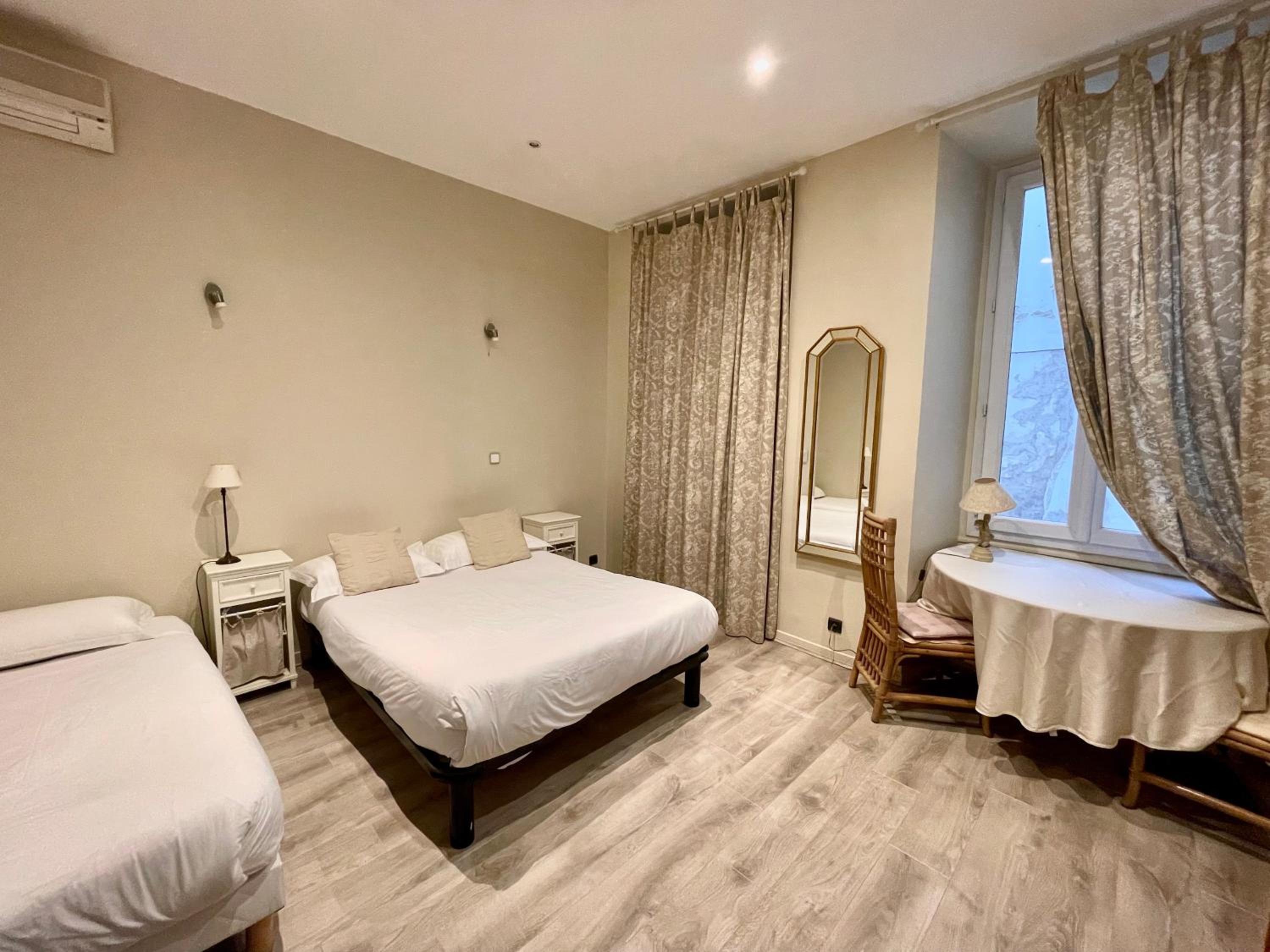 Economy Triple Room - Photo 1