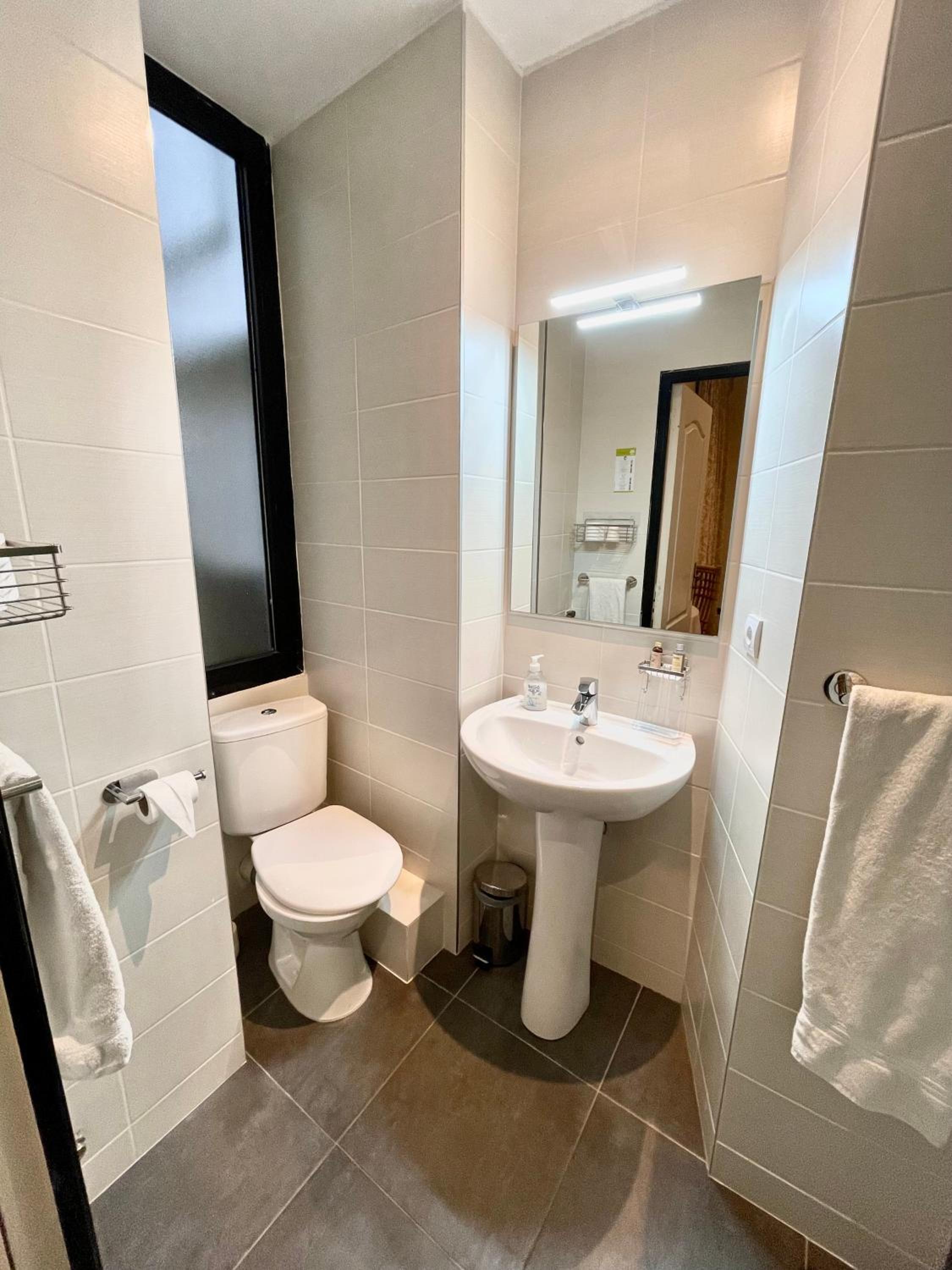 Economy Triple Room - Photo 4