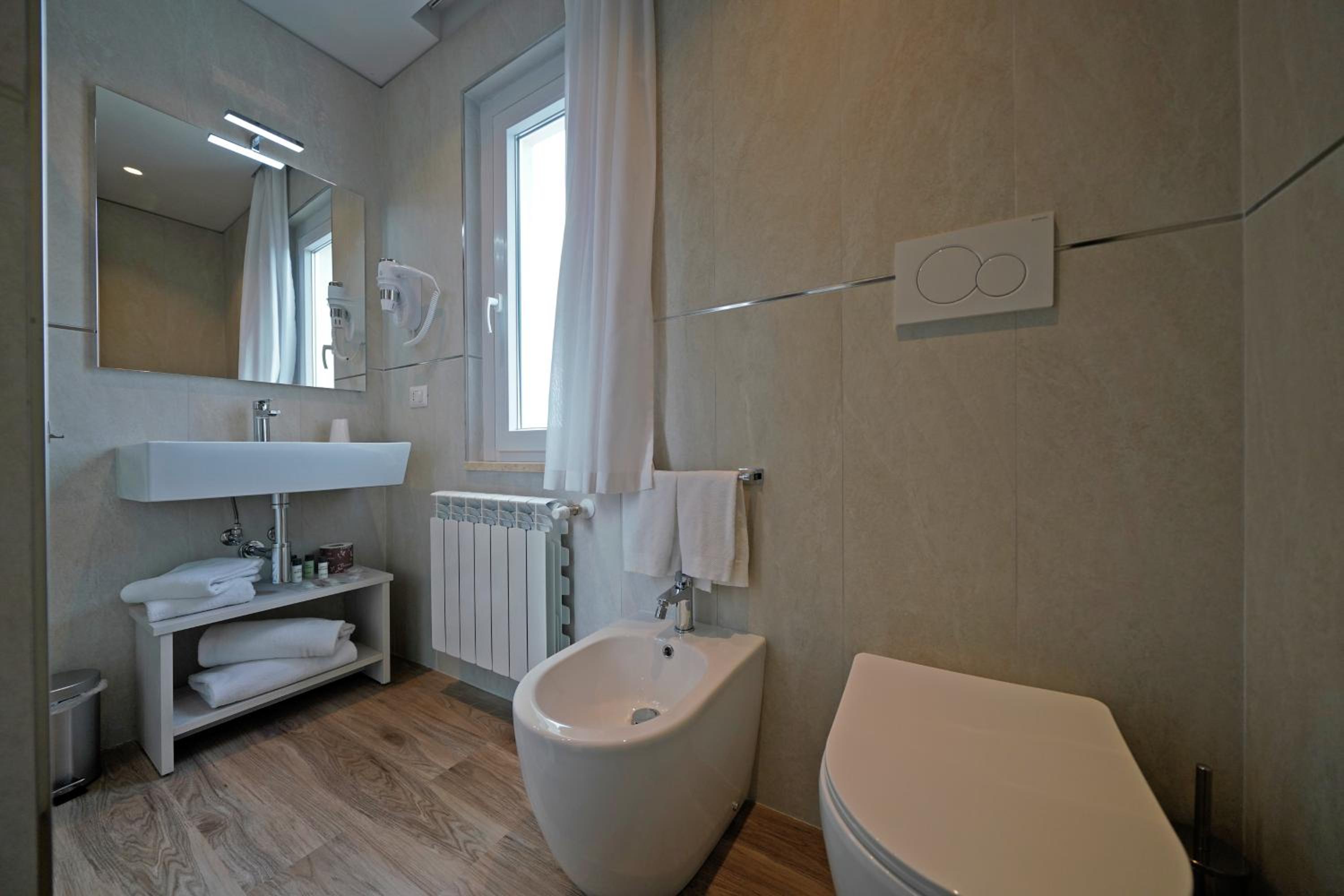 Double or Twin Room with Balcony photo 2