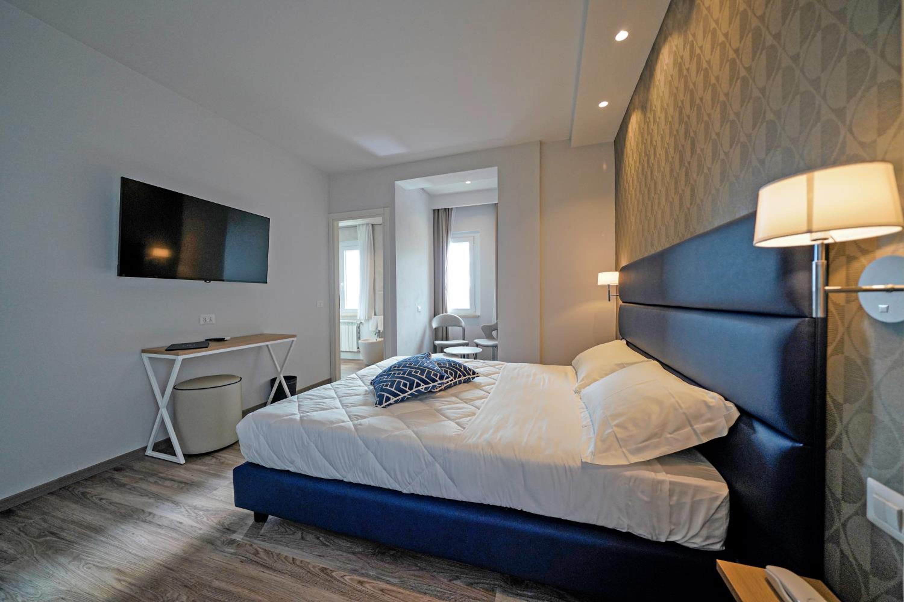 Large Double or Twin Room
