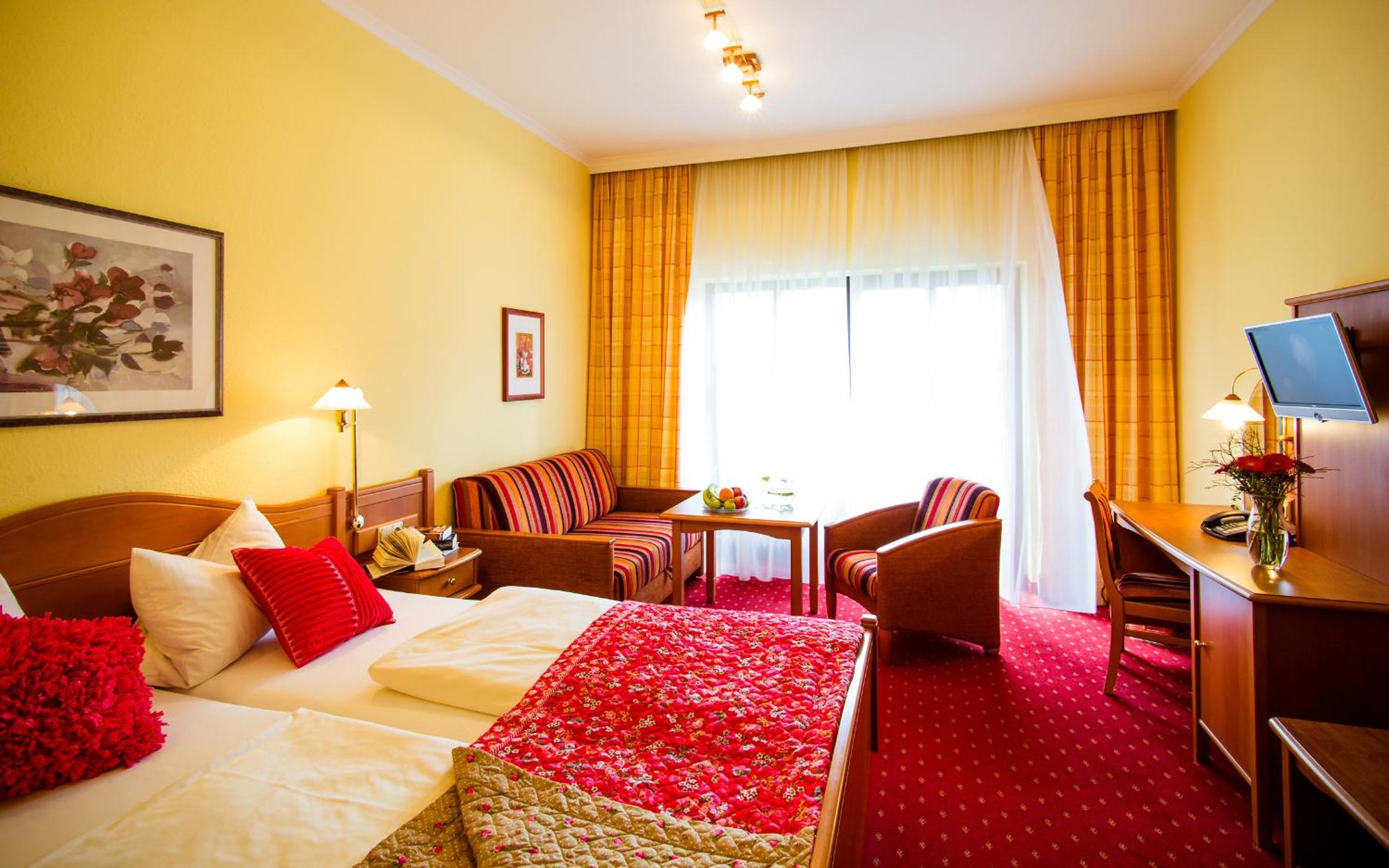 Double Room with Balcony - Photo 1