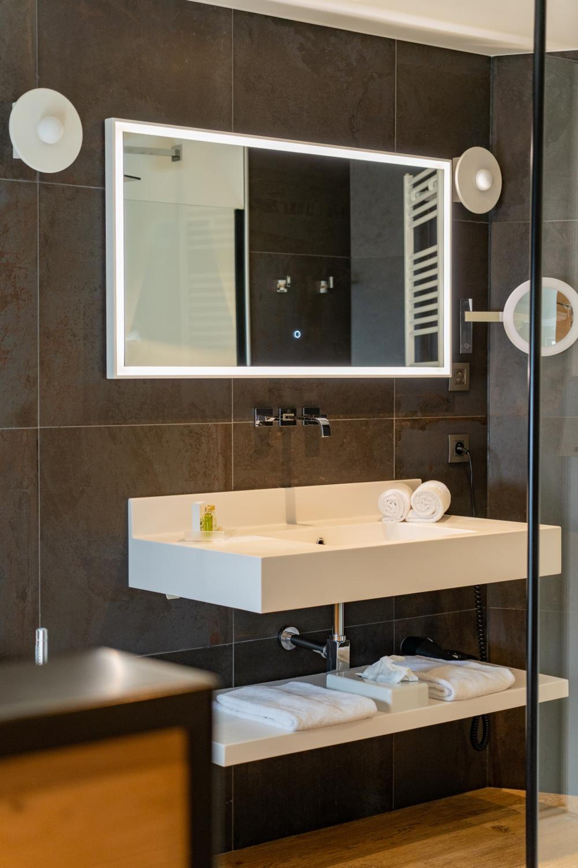 Suite - Photo 5