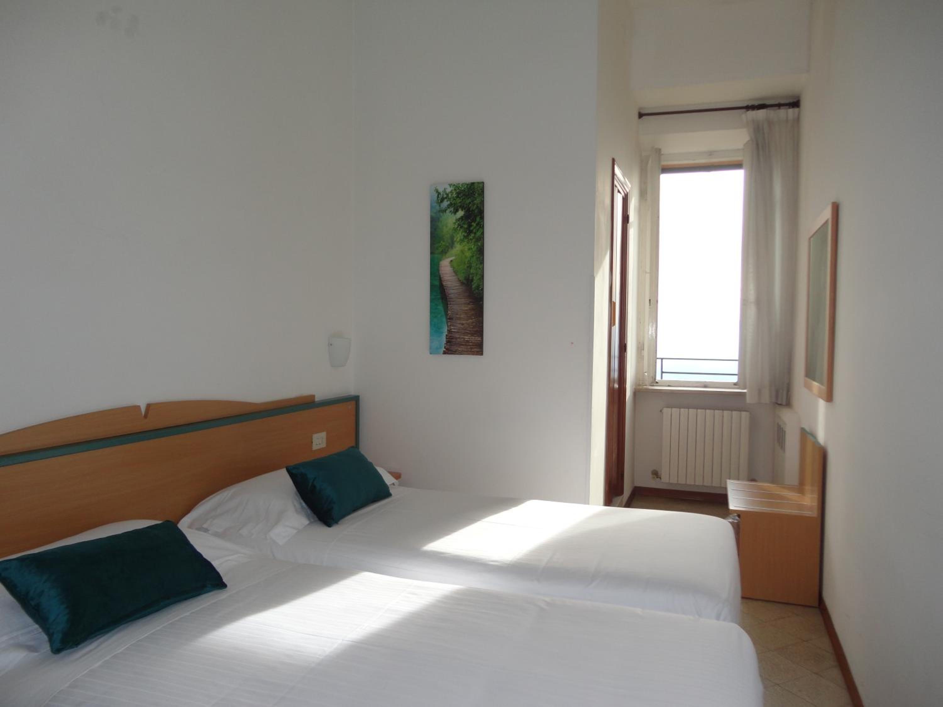 Twin Room with Garden View - Photo 4