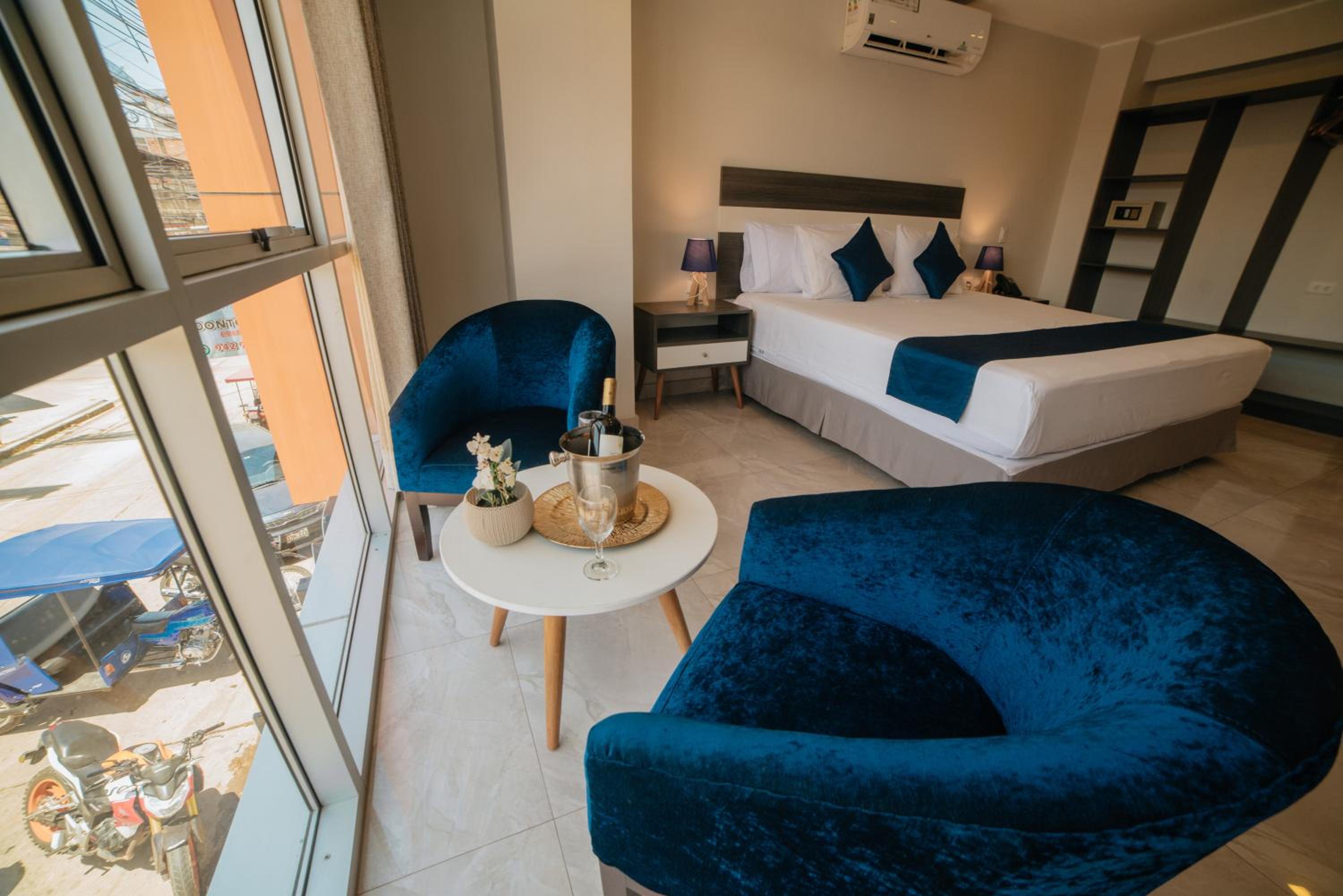 Suite with City View photo 3