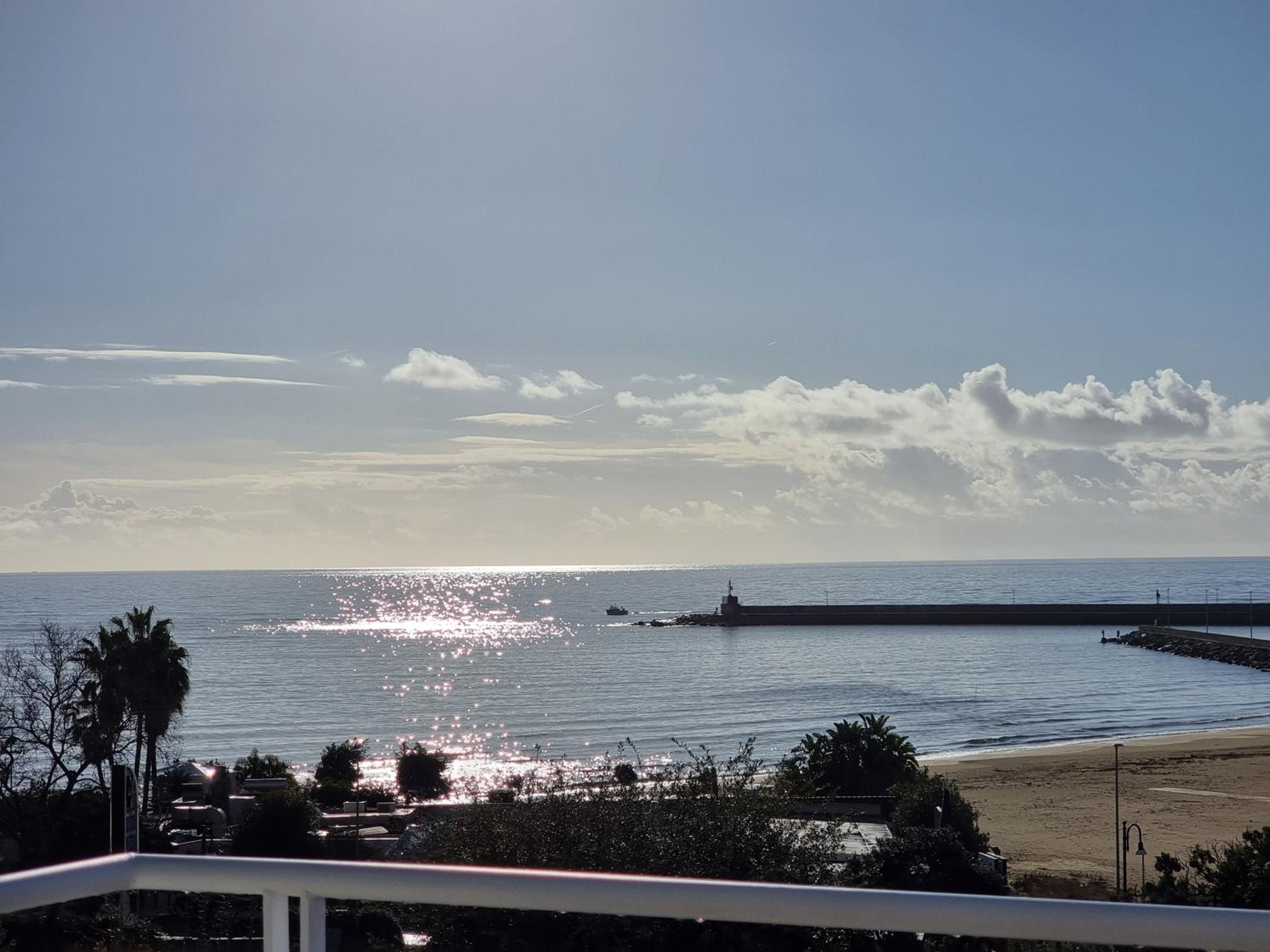 Superior Suite with Sea View - Photo 13