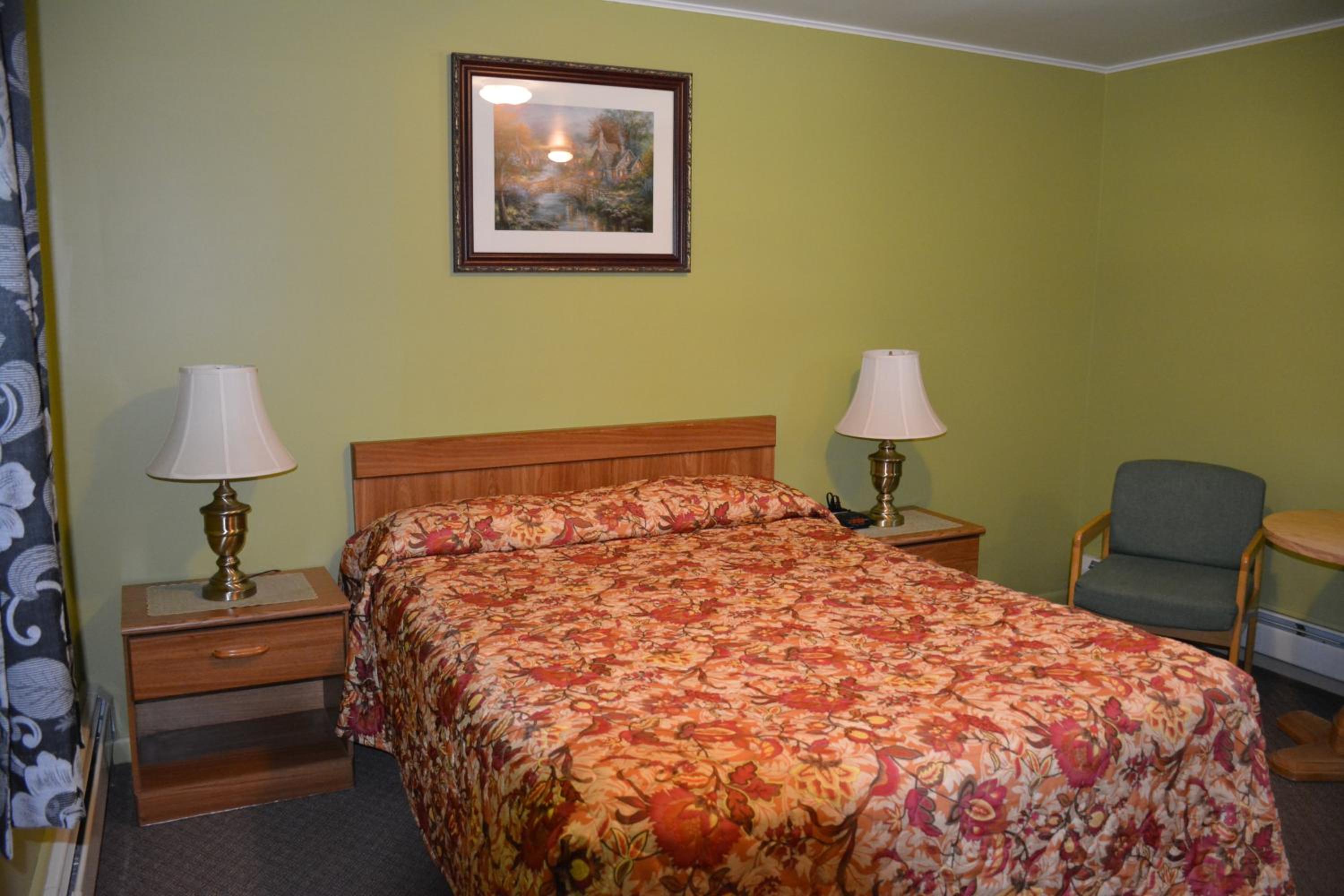 Queen Room - Non-Smoking photo 1