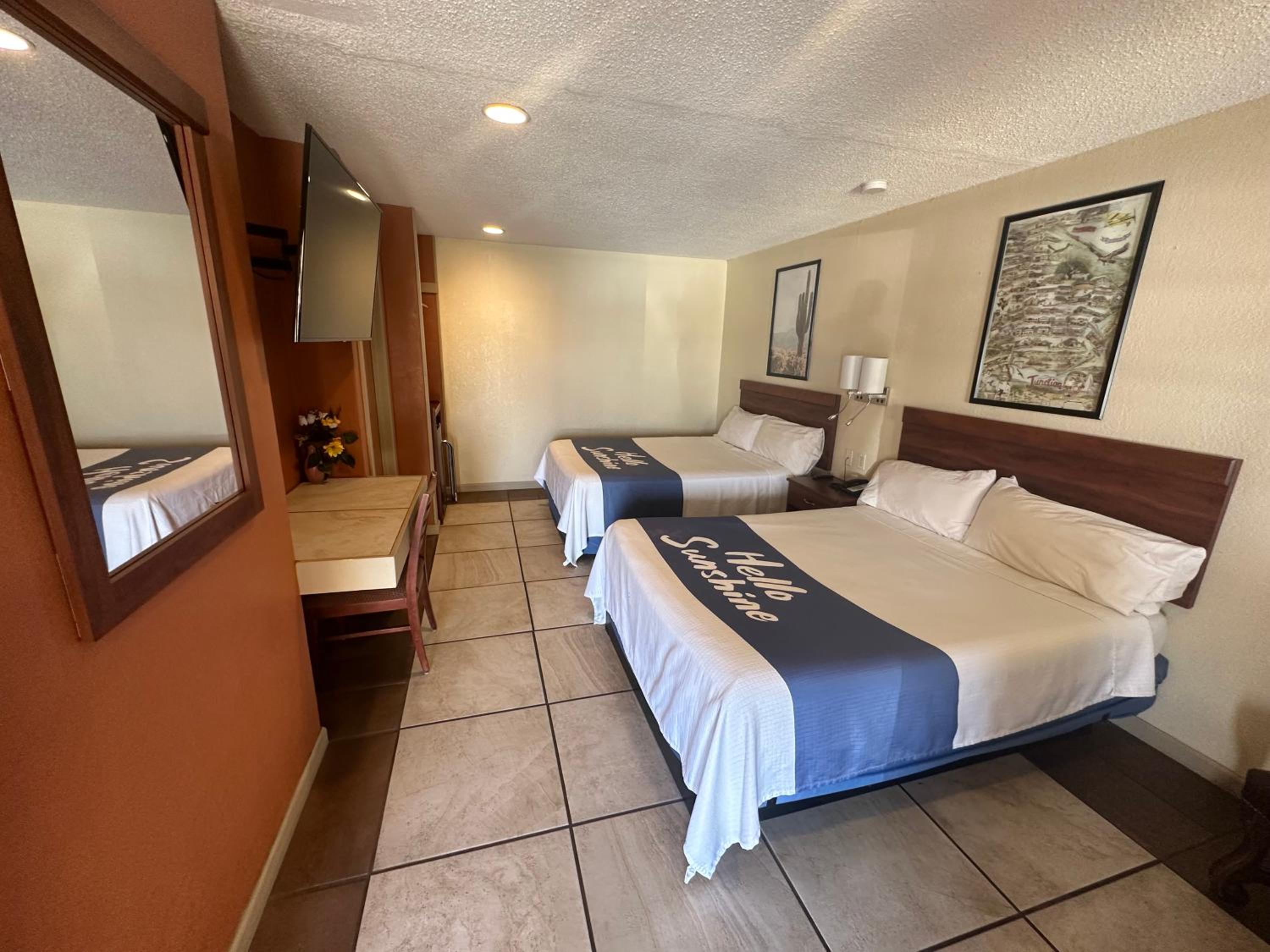 Deluxe Queen Room with Two Queen Beds photo 2
